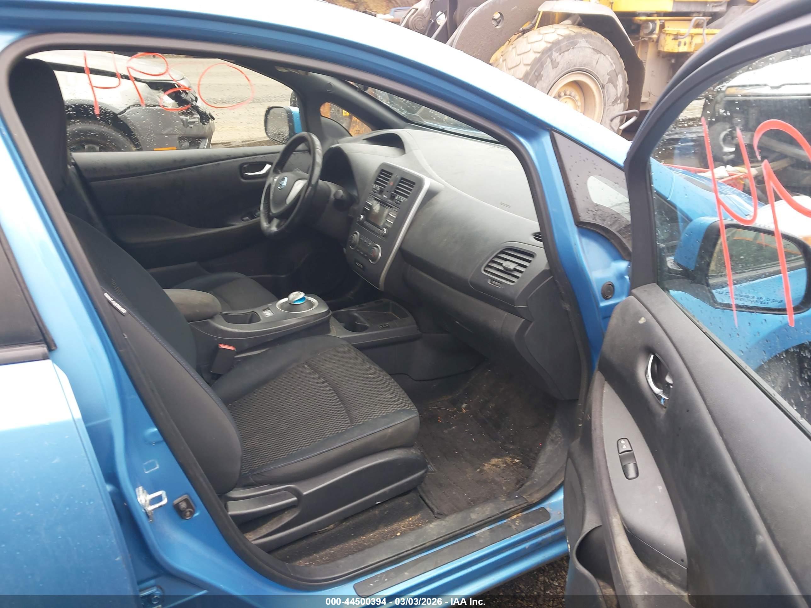 NISSAN LEAF image 5