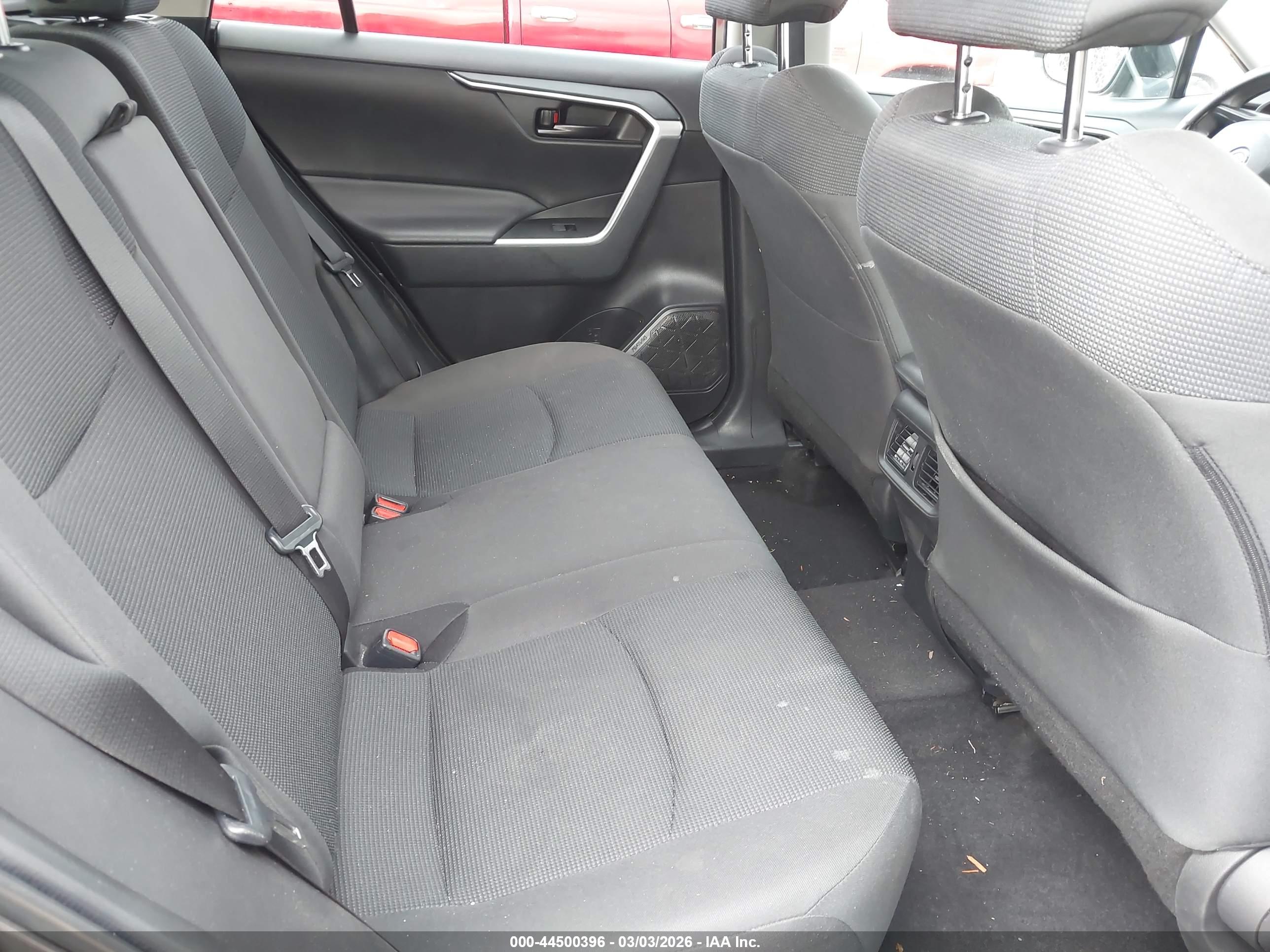 TOYOTA RAV4 image 8