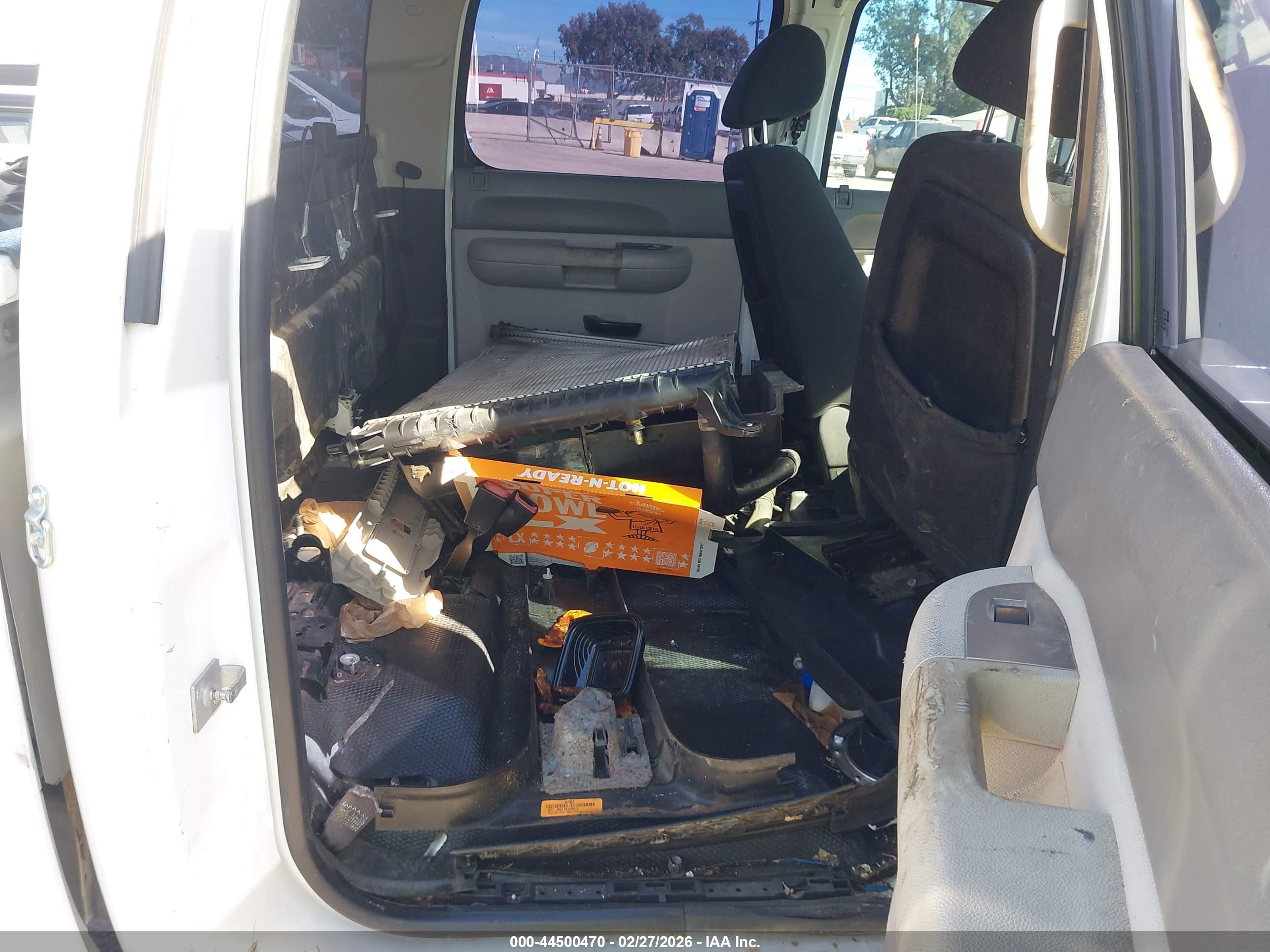 CHEVROLET SILVERADO image 8