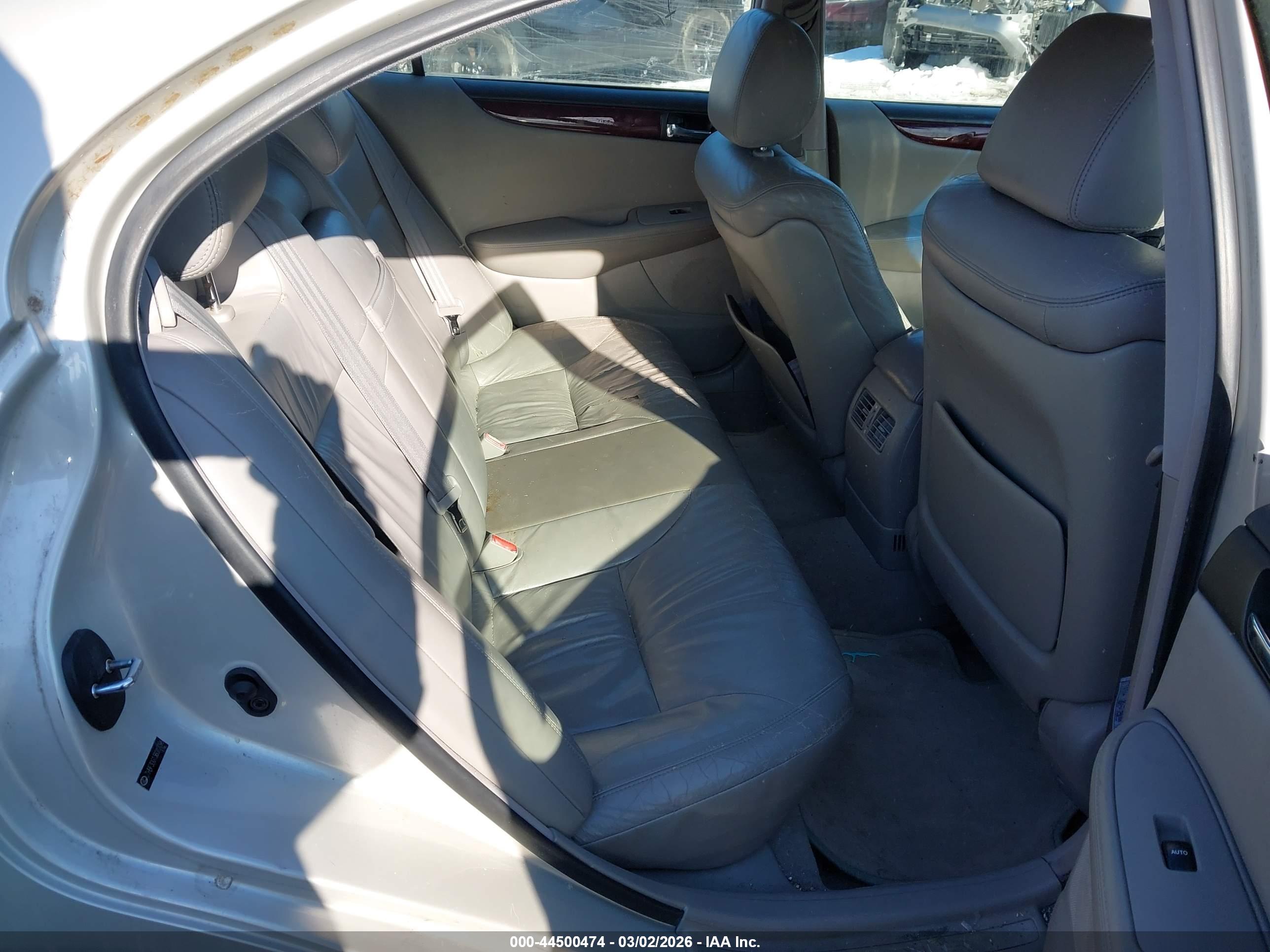 LEXUS ES image 8