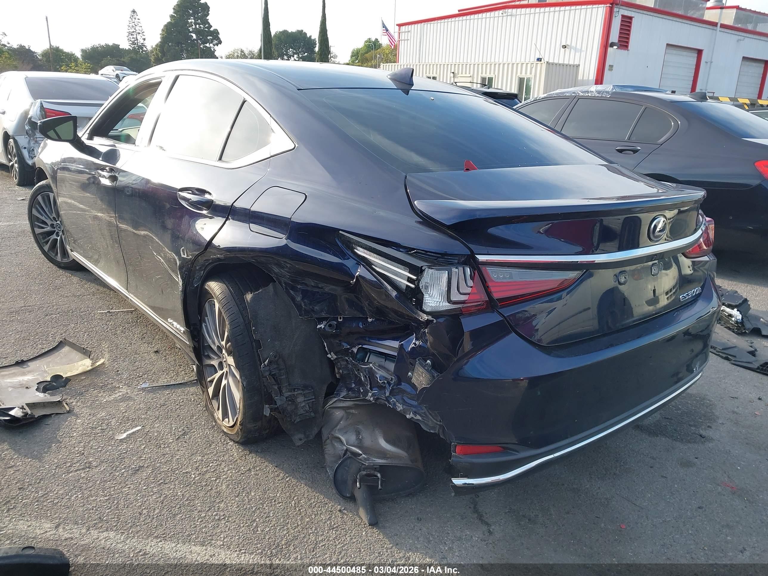 LEXUS ES image 3