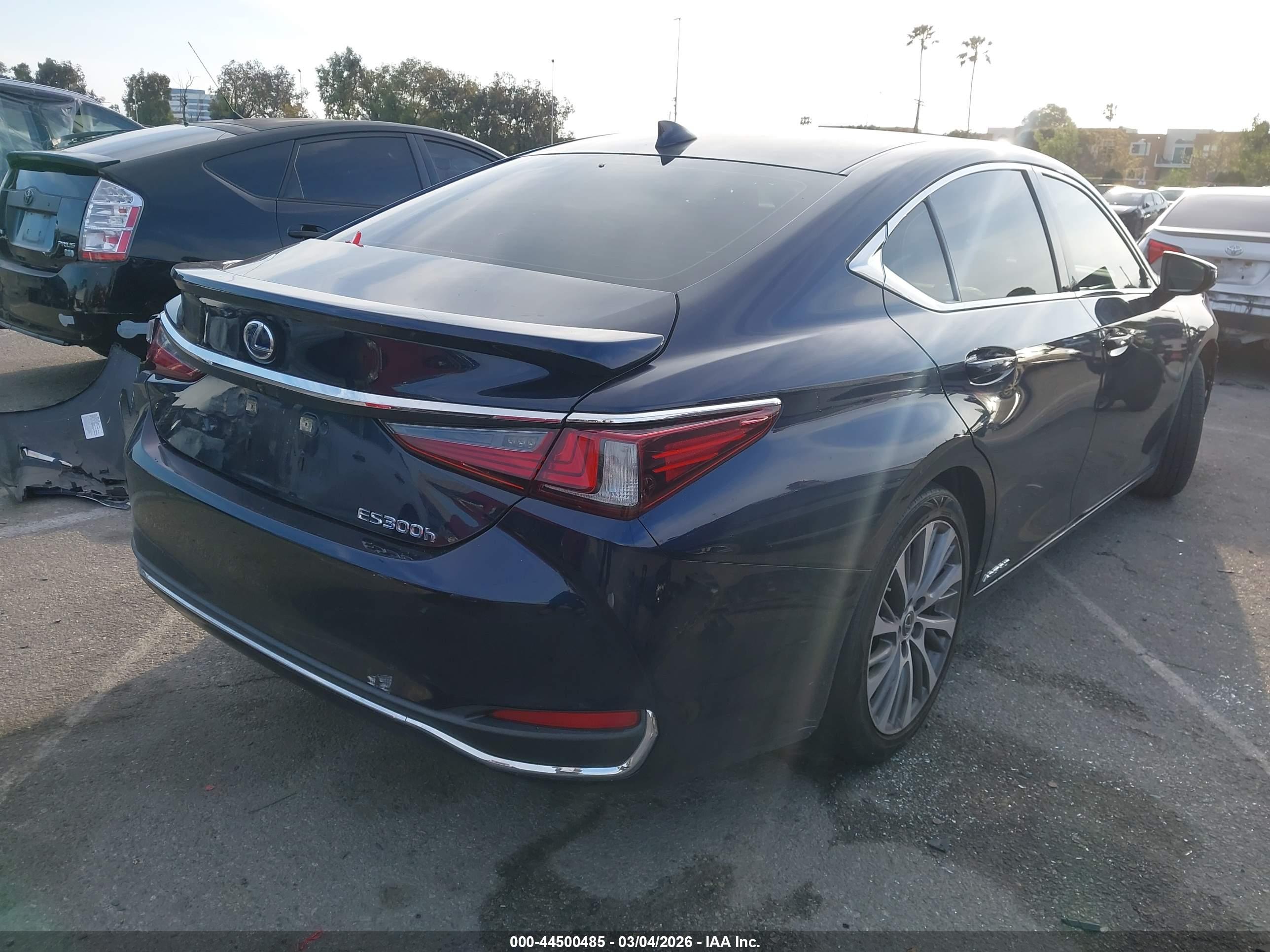 LEXUS ES image 4