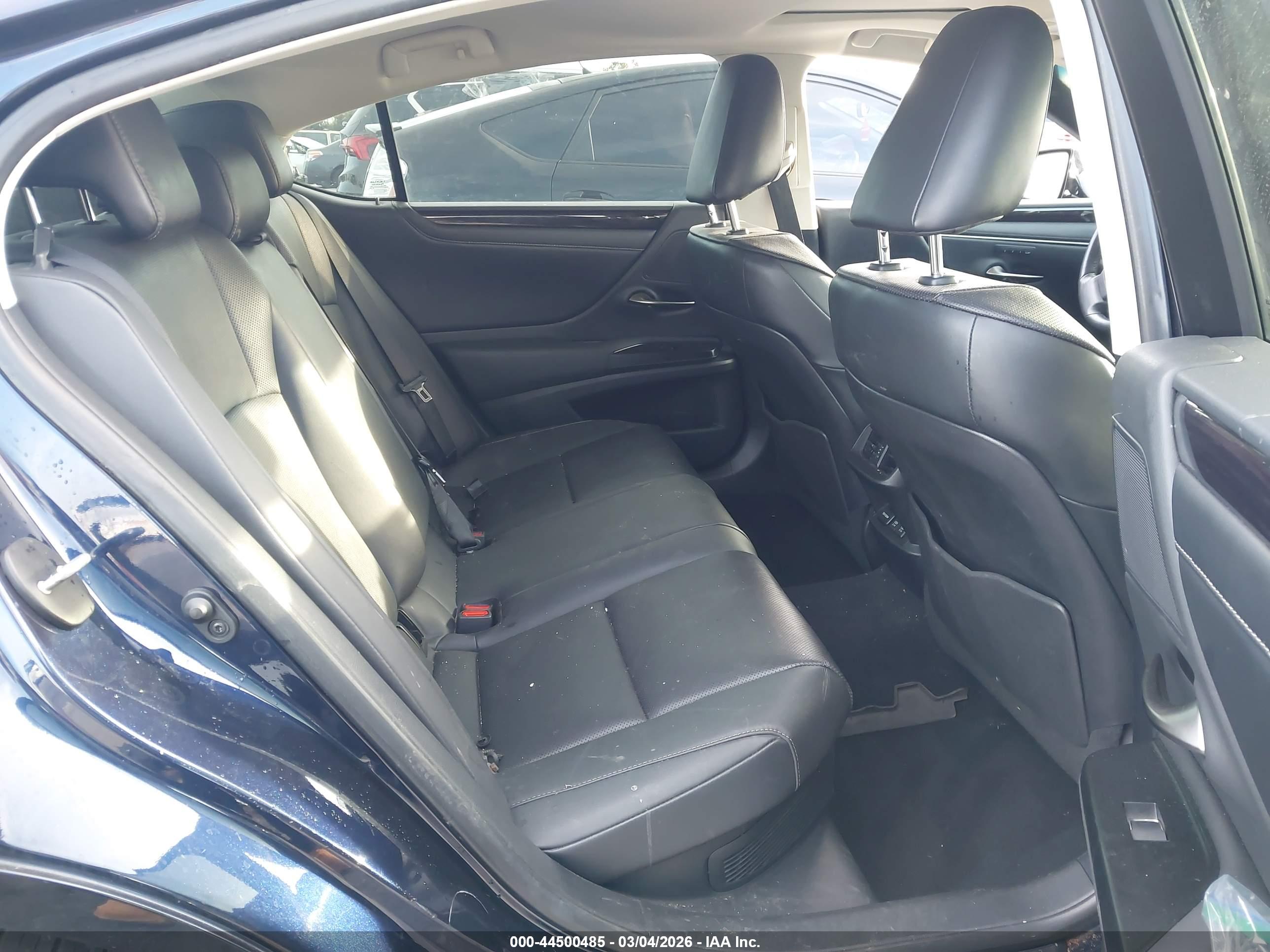 LEXUS ES image 8