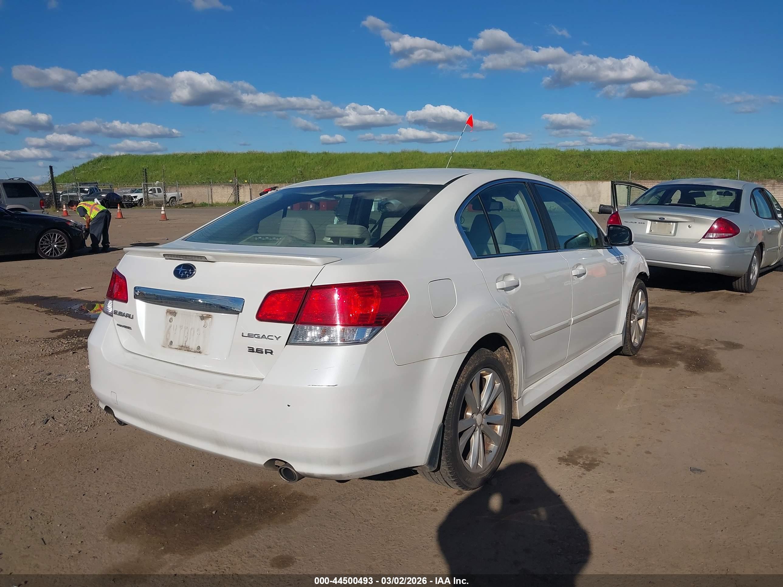 SUBARU LEGACY image 4