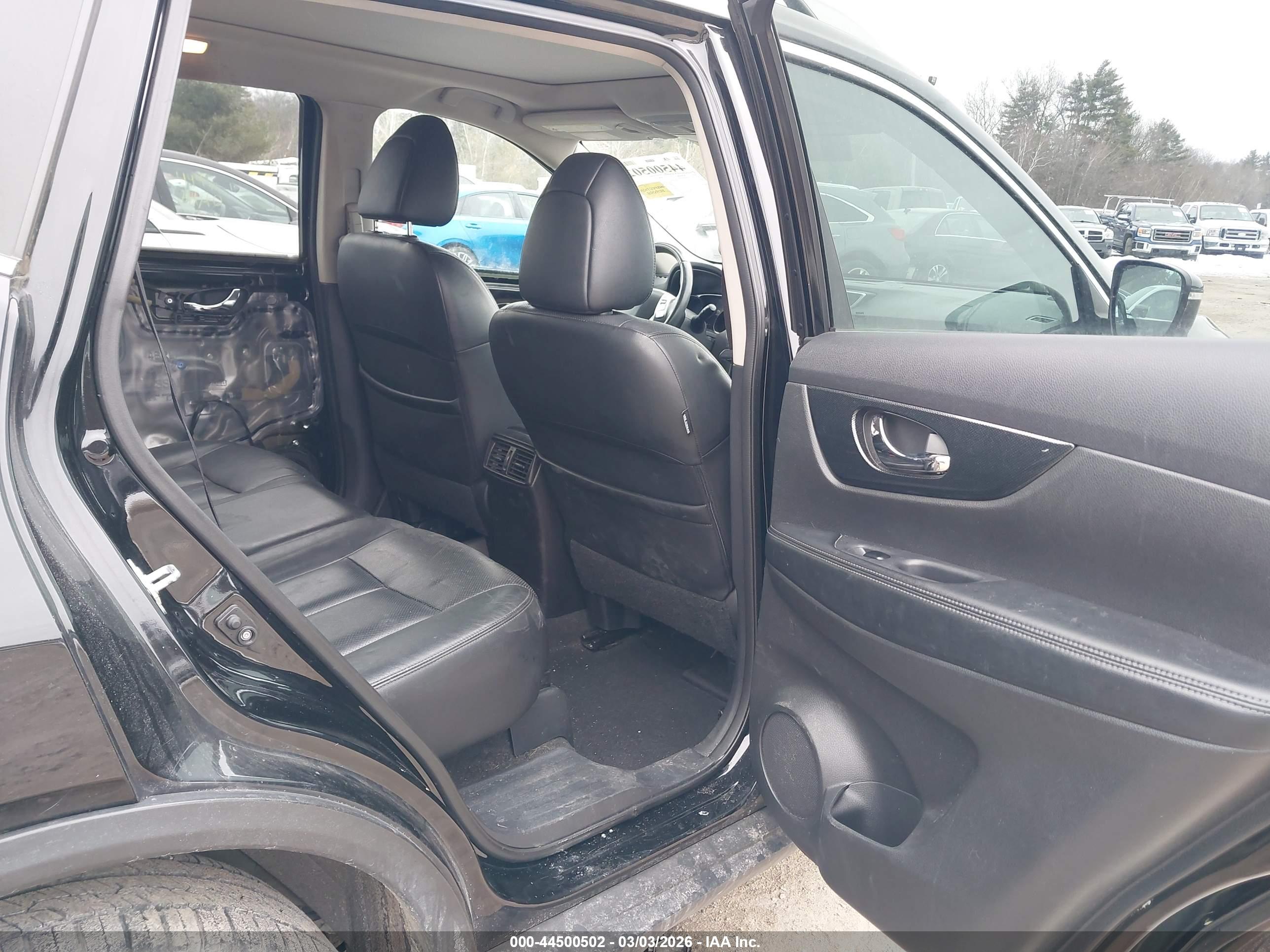 NISSAN ROGUE image 8