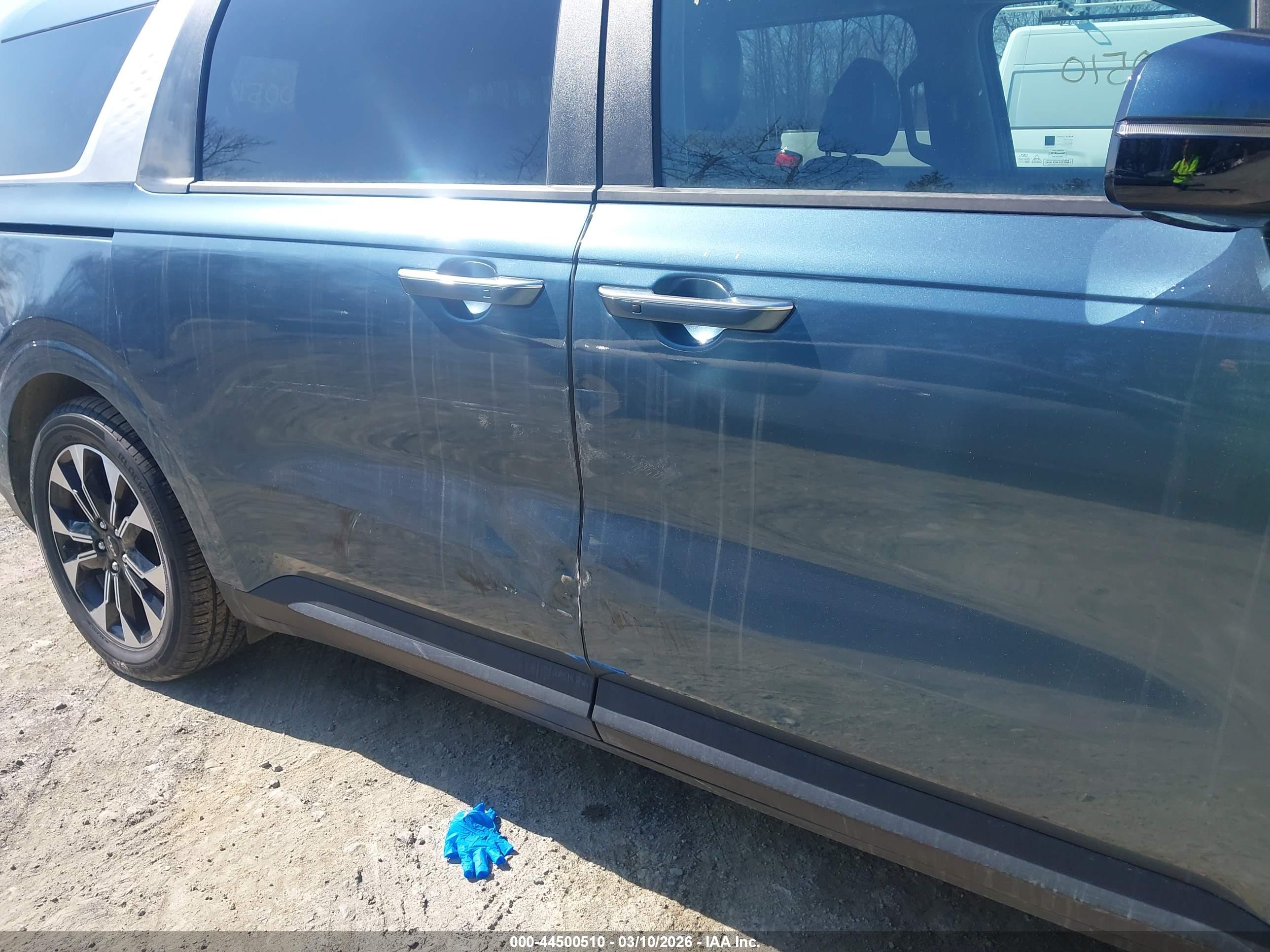 KIA CARNIVAL image 6