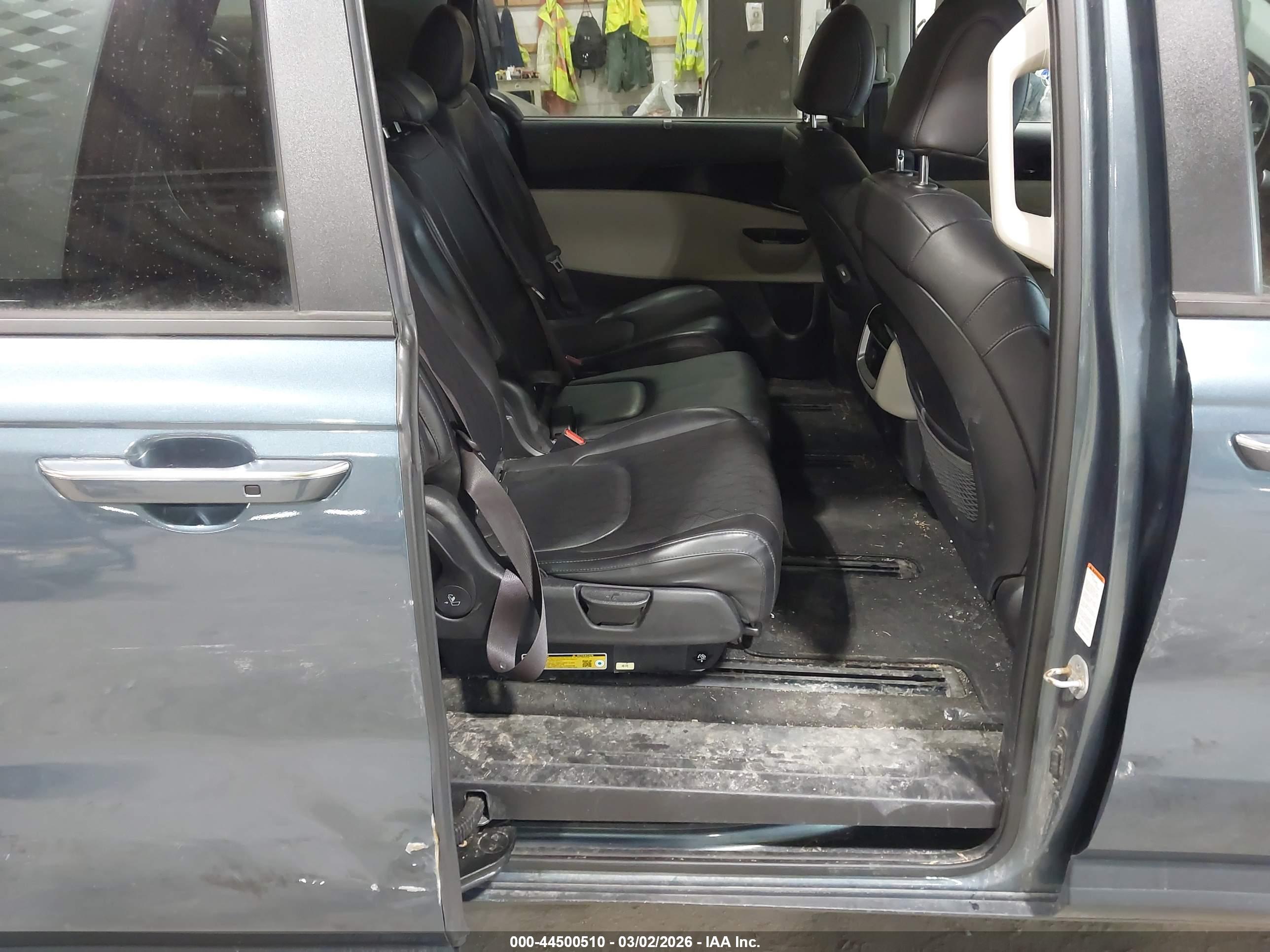 KIA CARNIVAL image 8