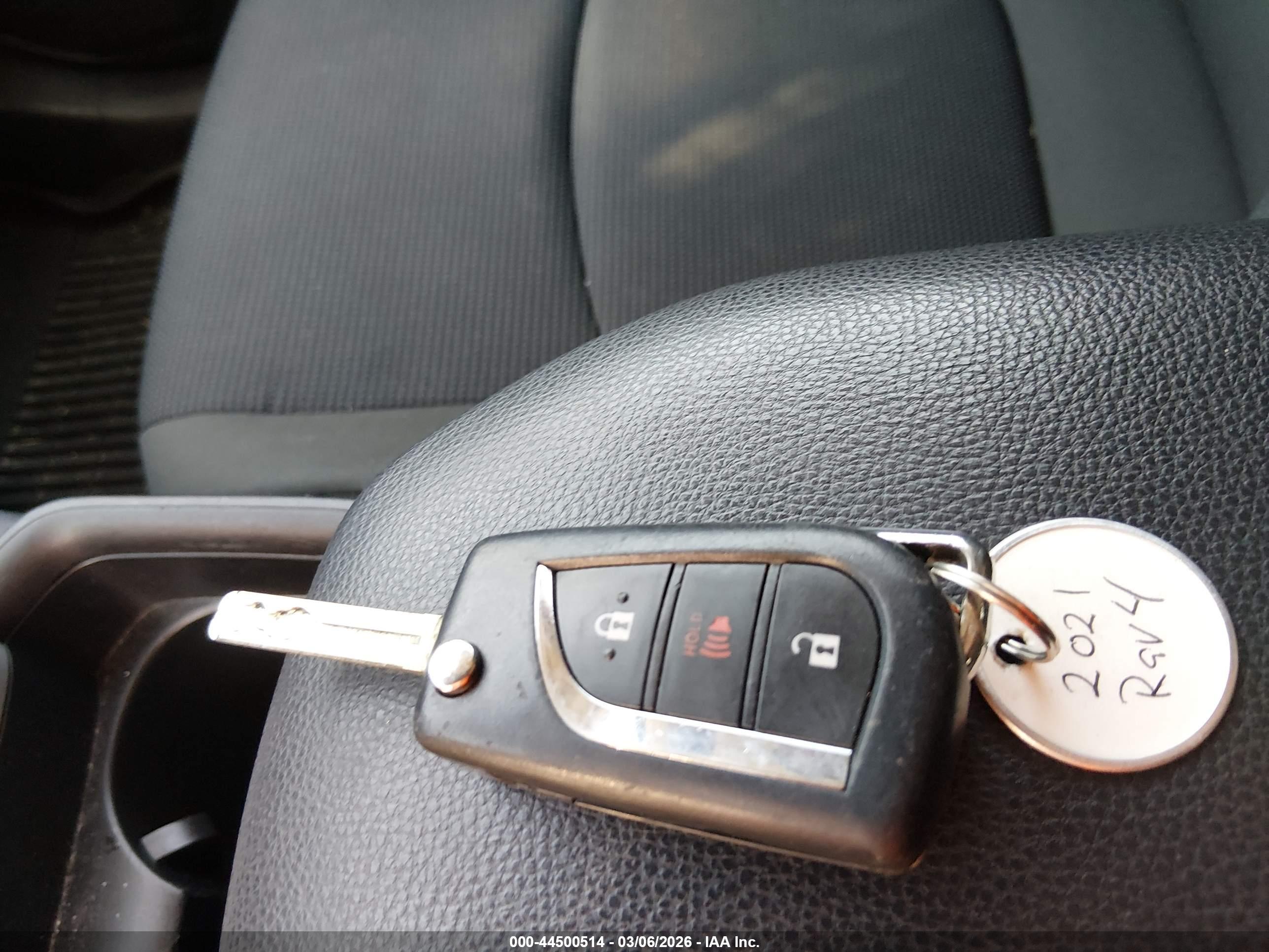TOYOTA RAV4 image 11