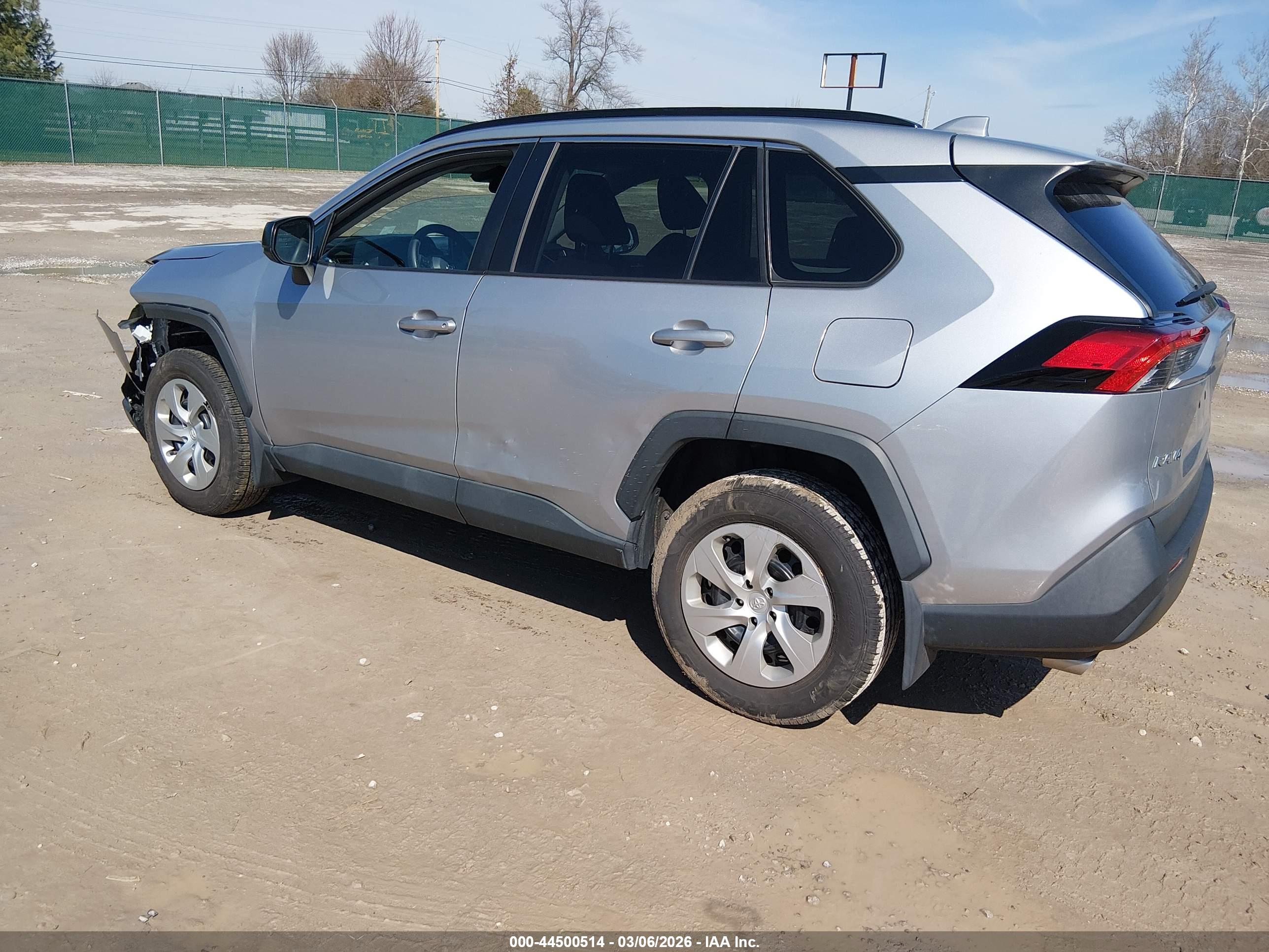 TOYOTA RAV4 image 3