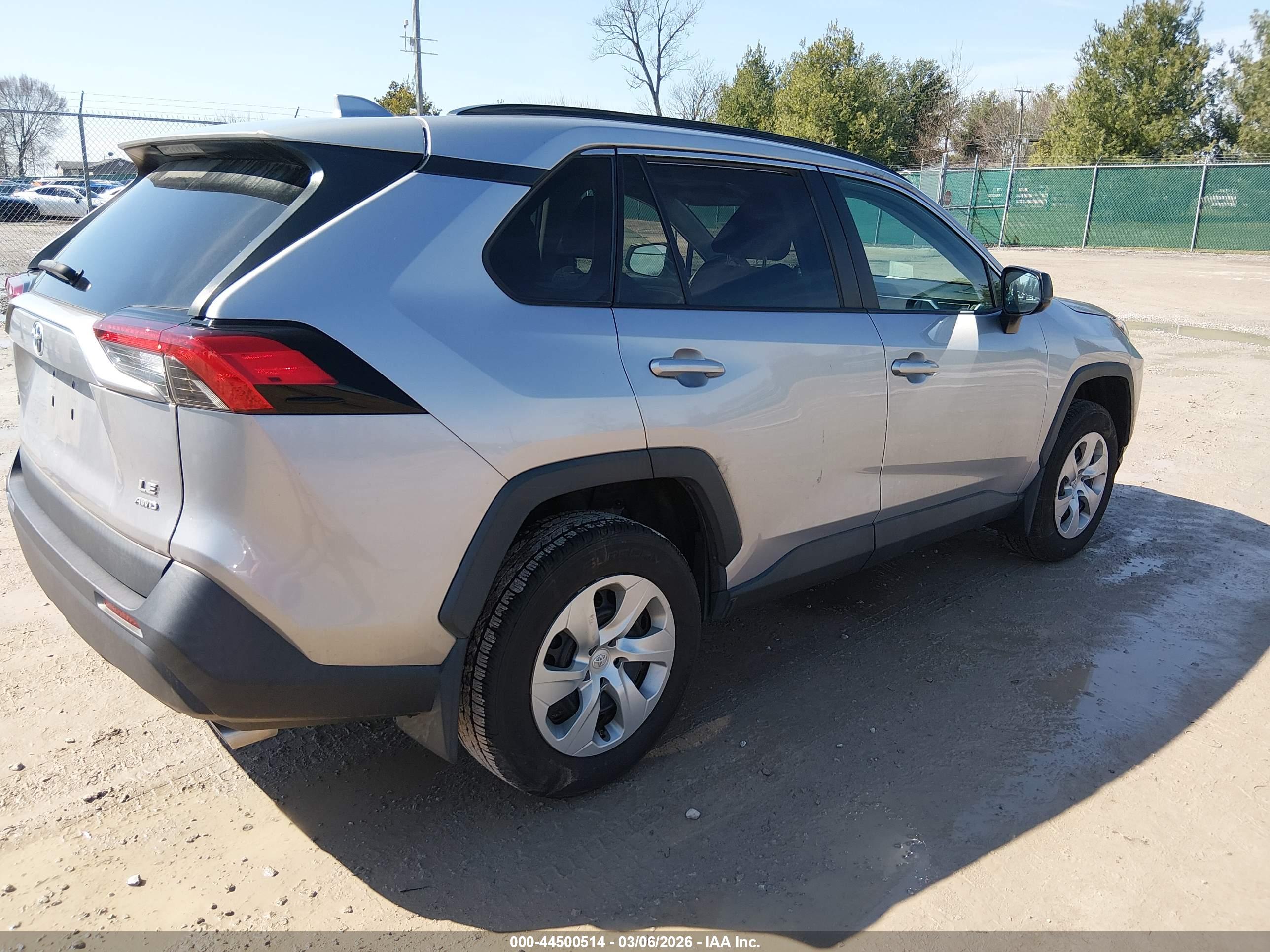 TOYOTA RAV4 image 4