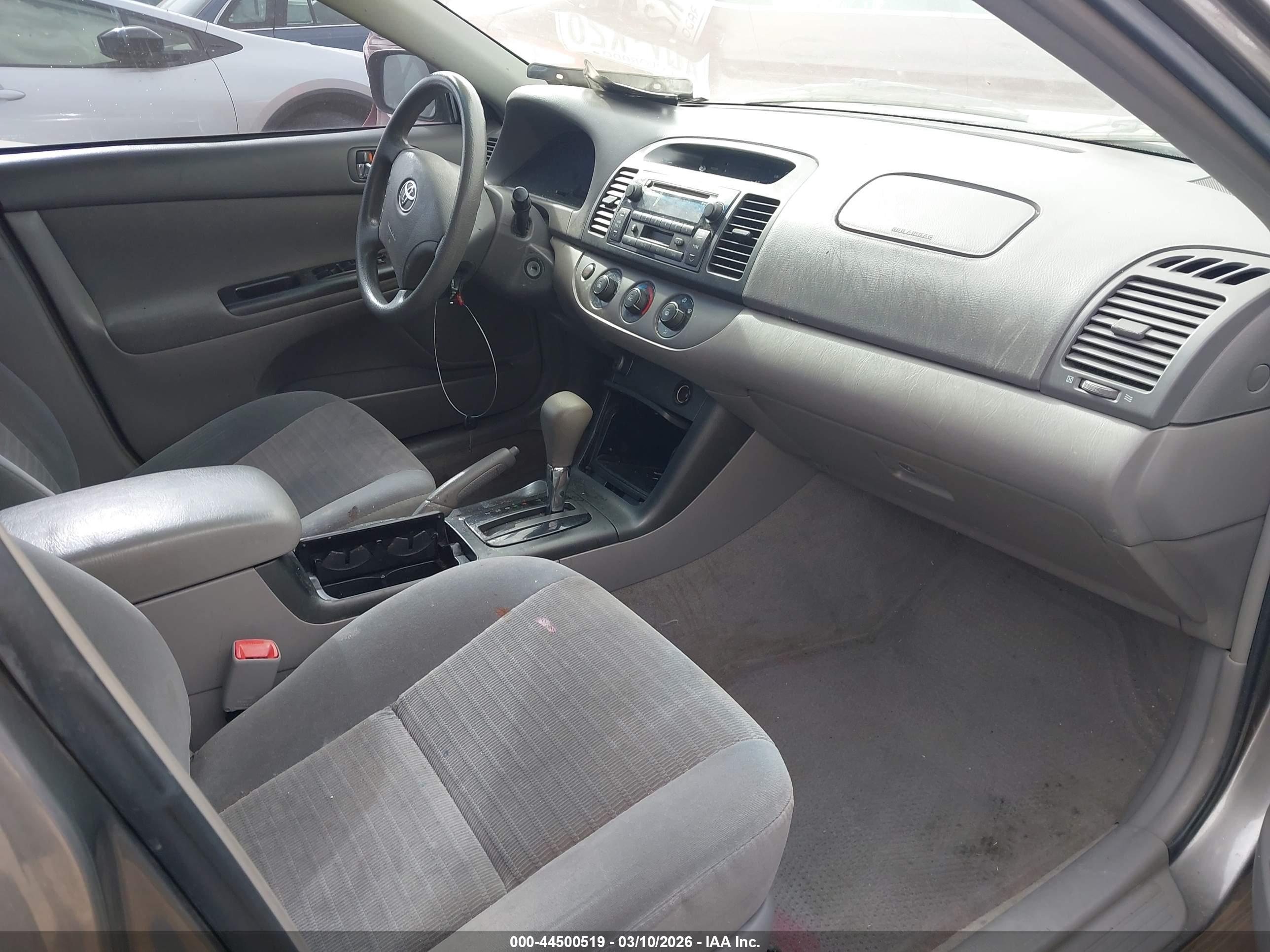 TOYOTA CAMRY image 5
