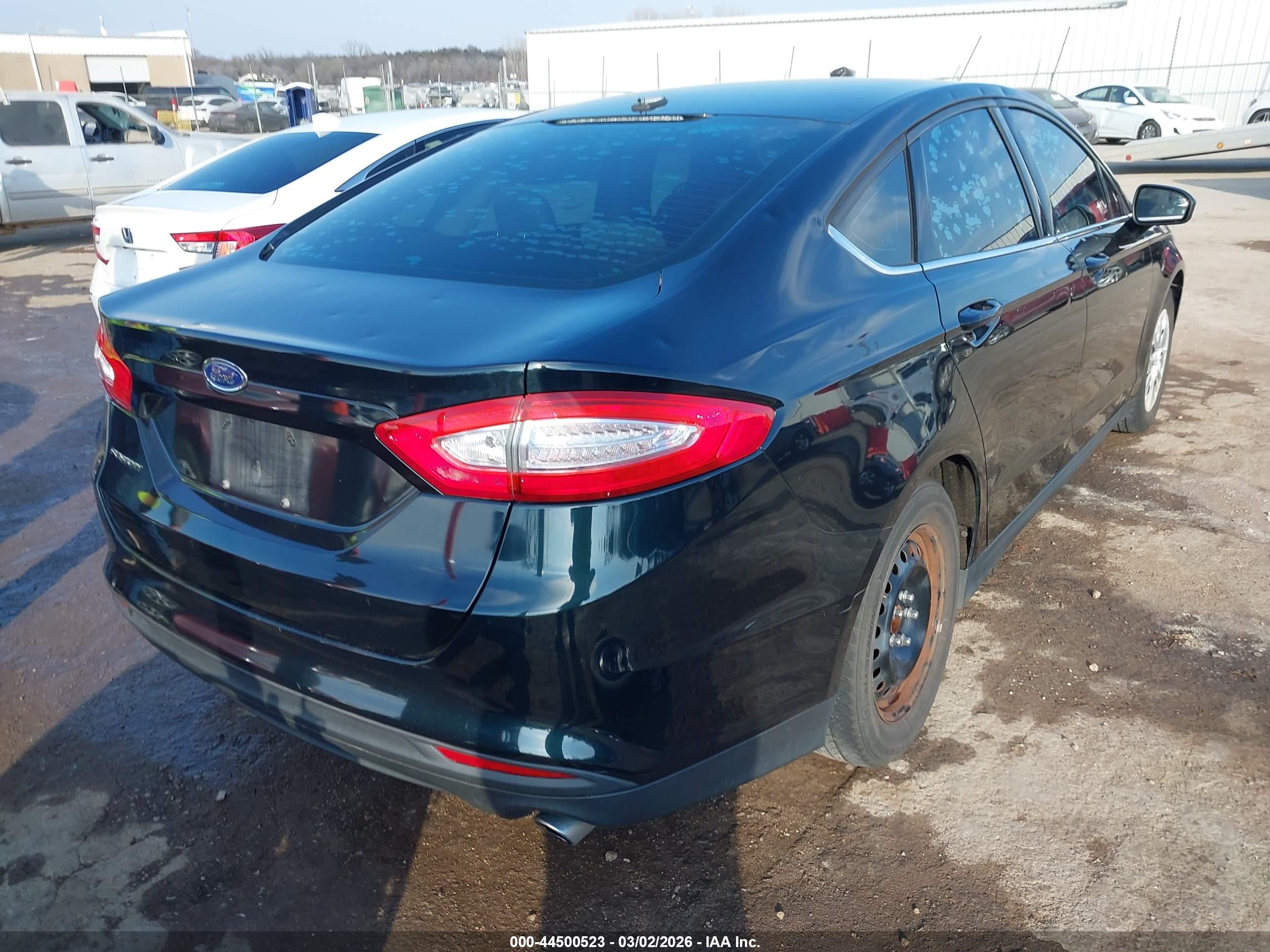 FORD FUSION image 4
