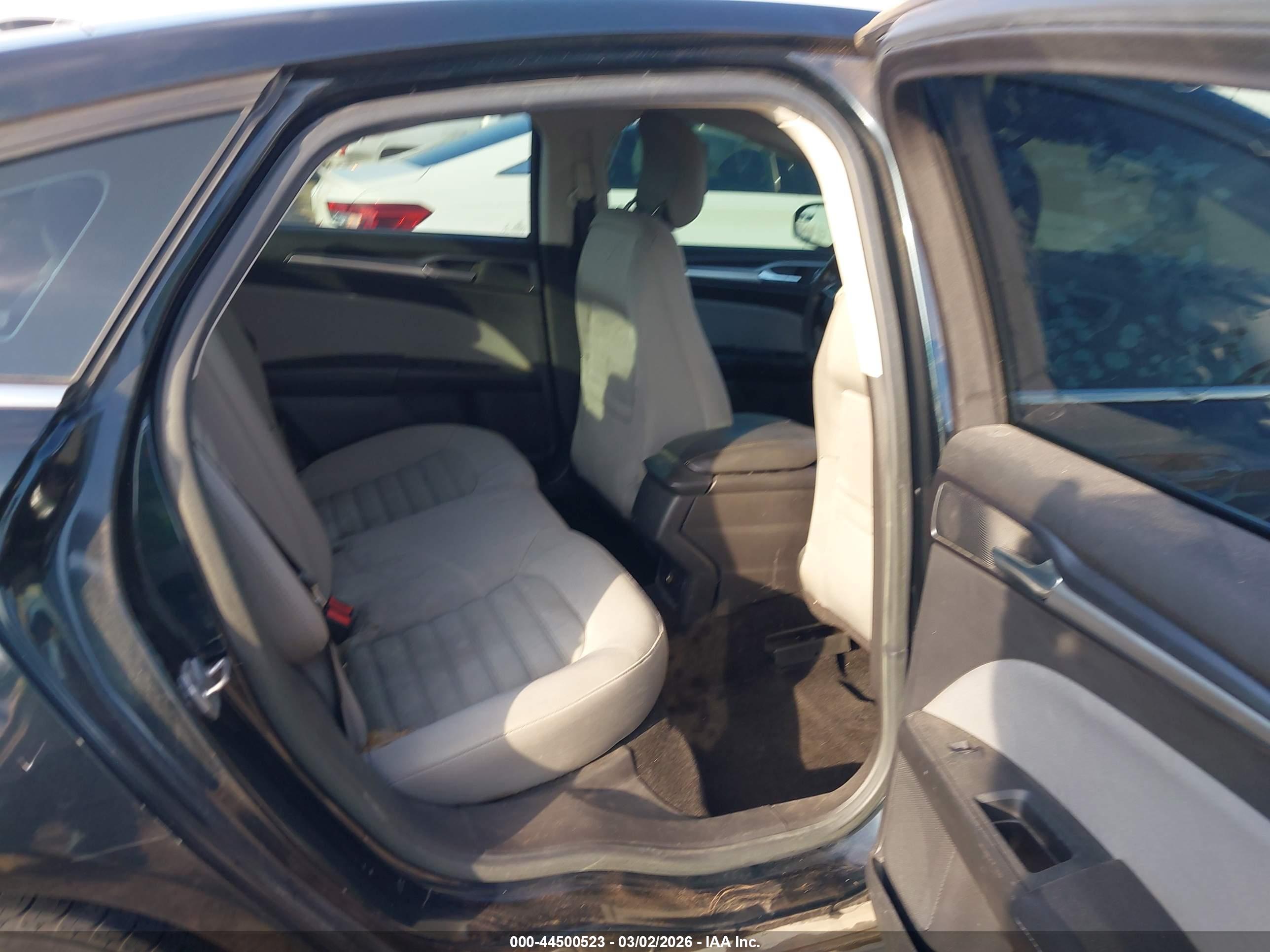 FORD FUSION image 8