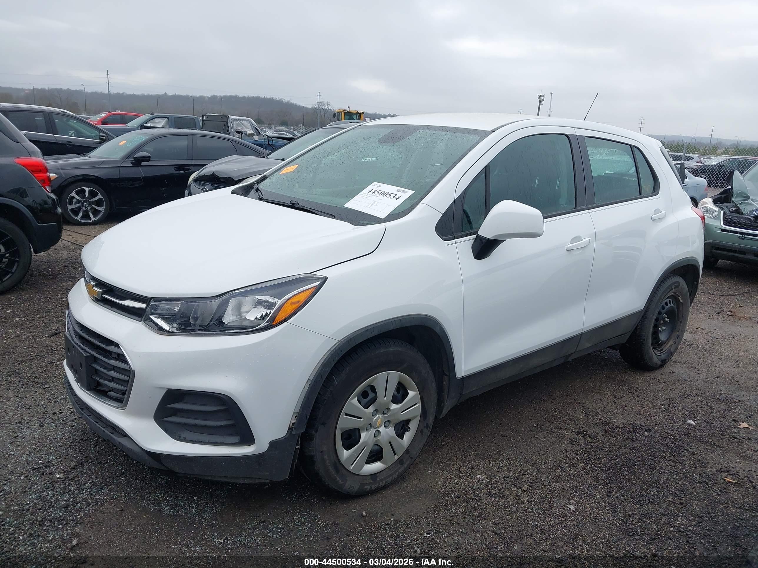 CHEVROLET TRAX image 2