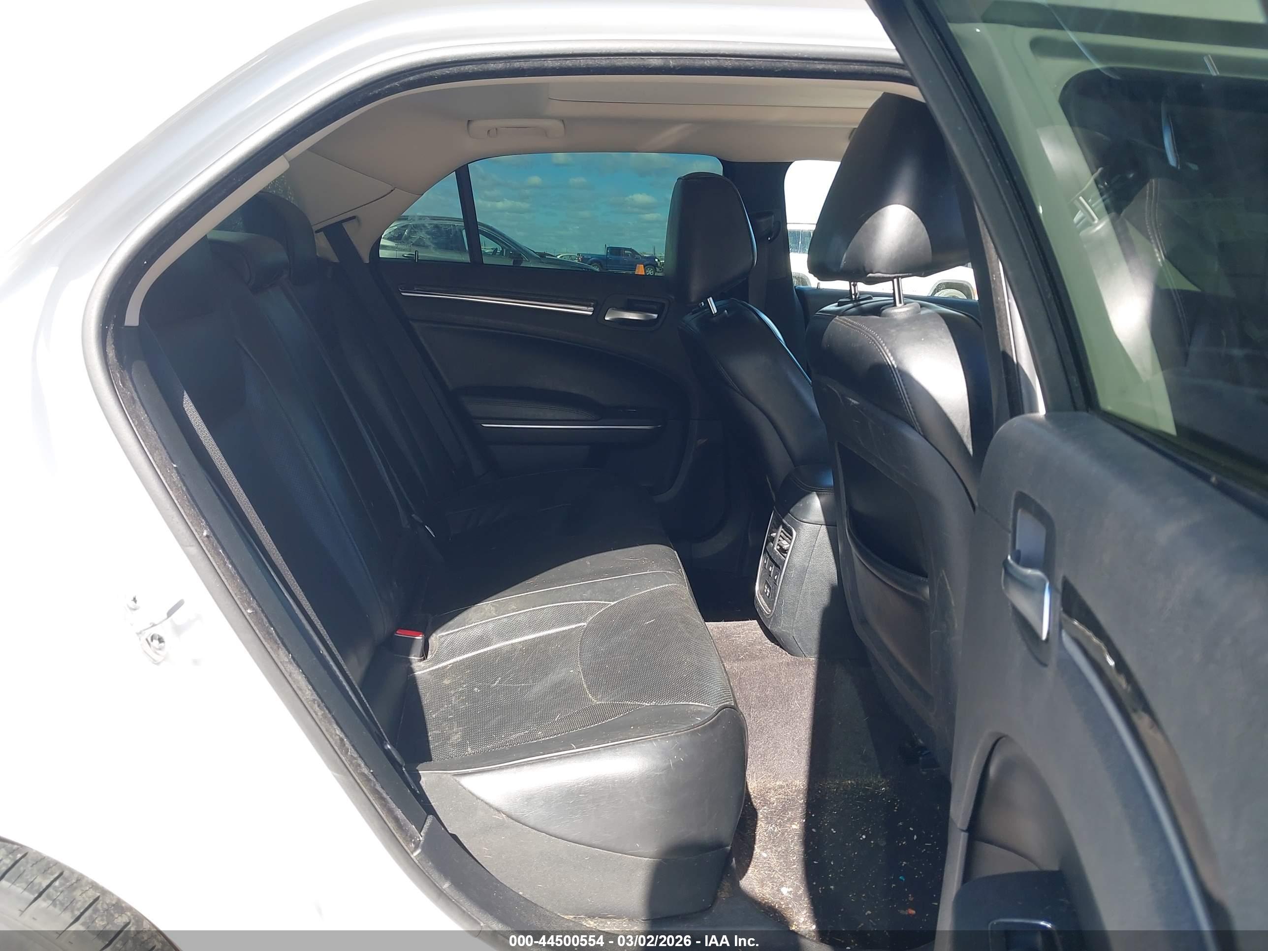 CHRYSLER 300C image 8
