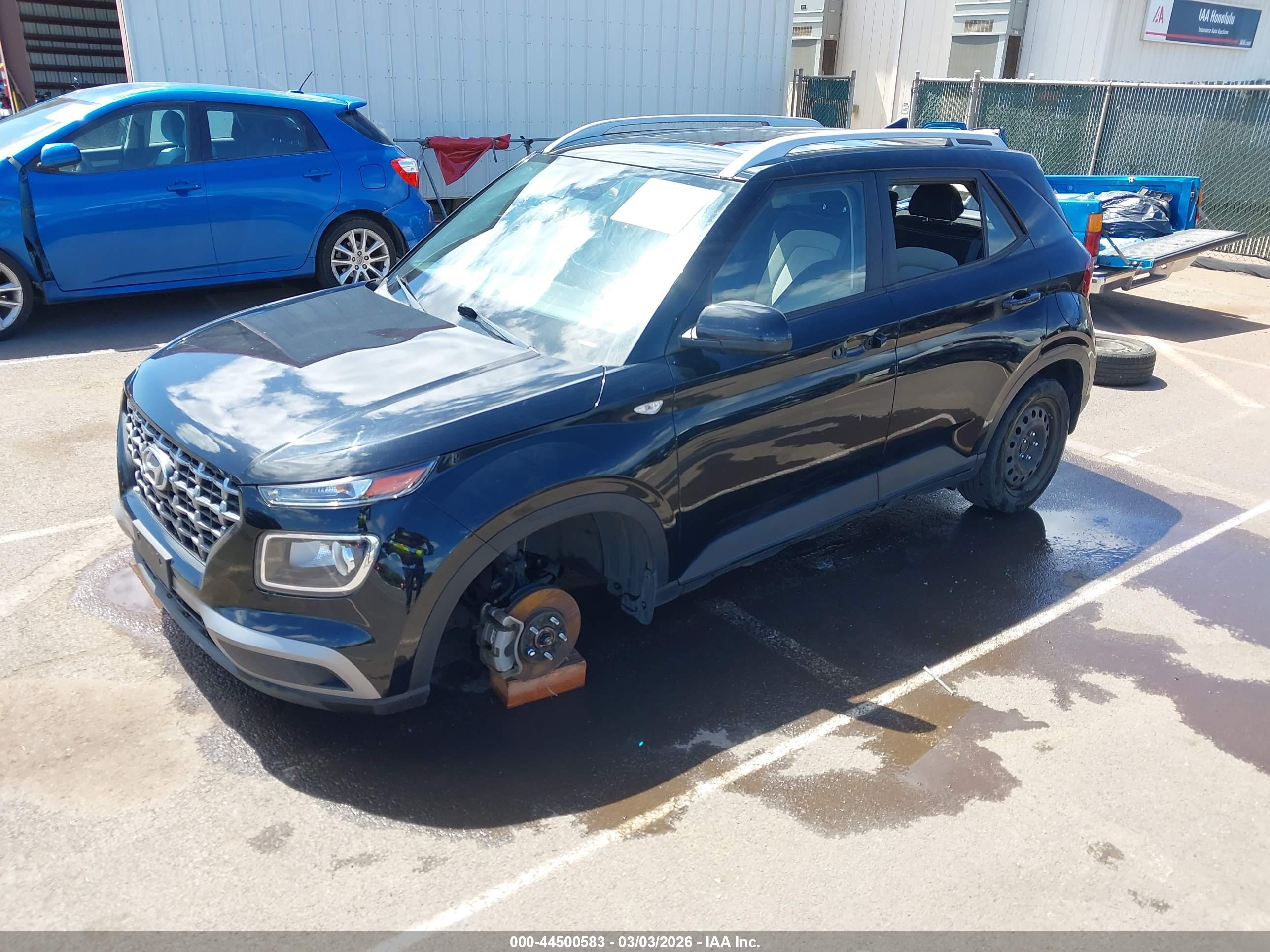 HYUNDAI VENUE image 2