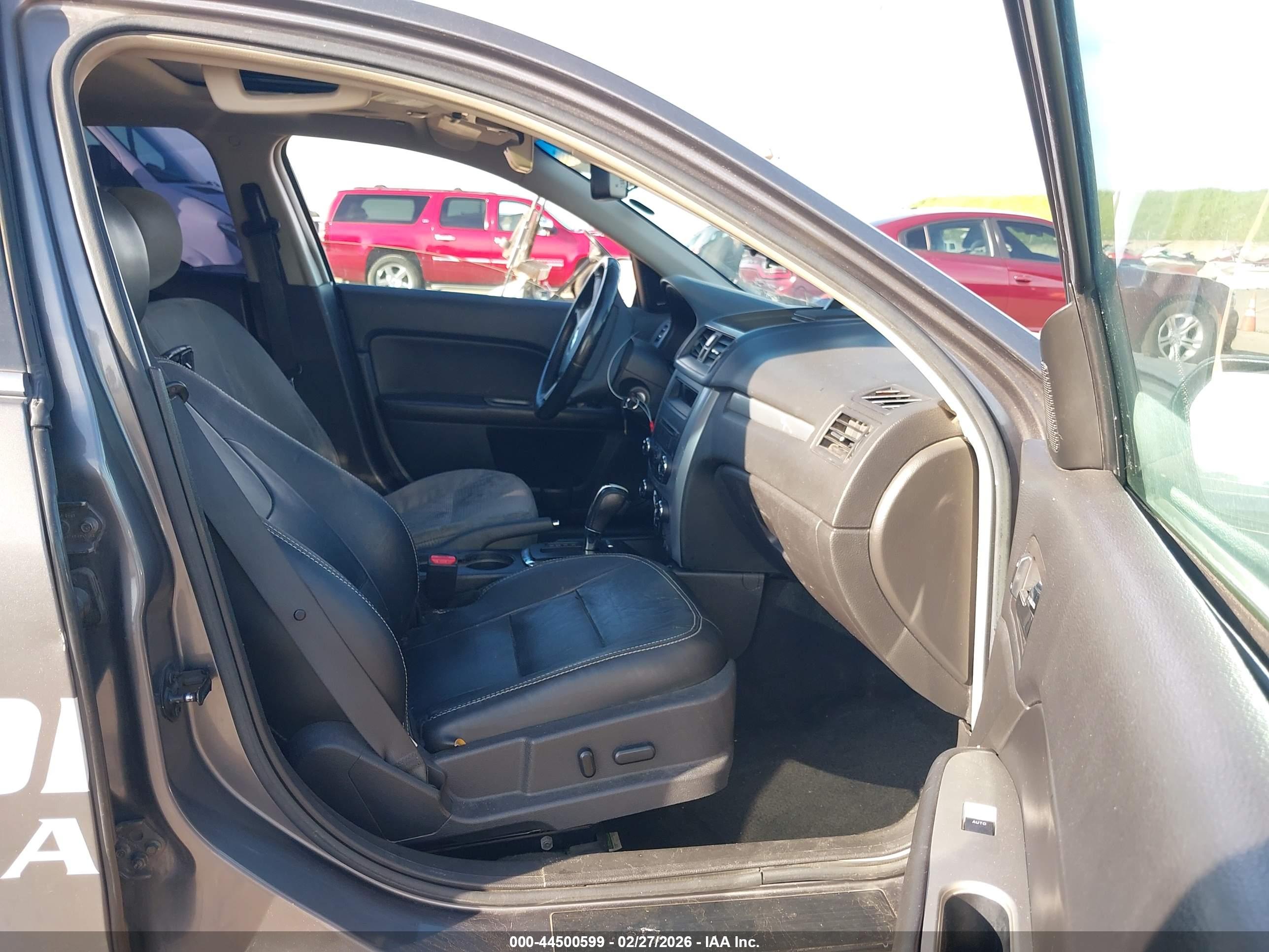 FORD FUSION image 5