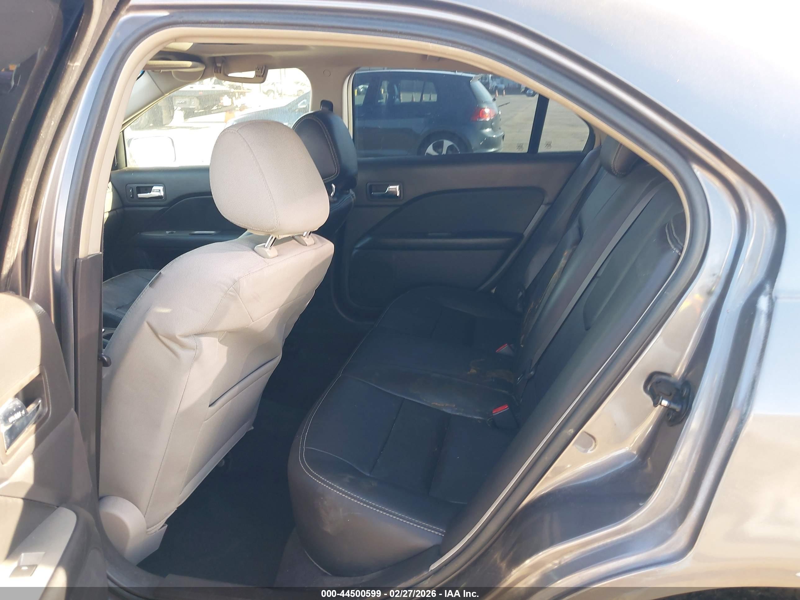 FORD FUSION image 8