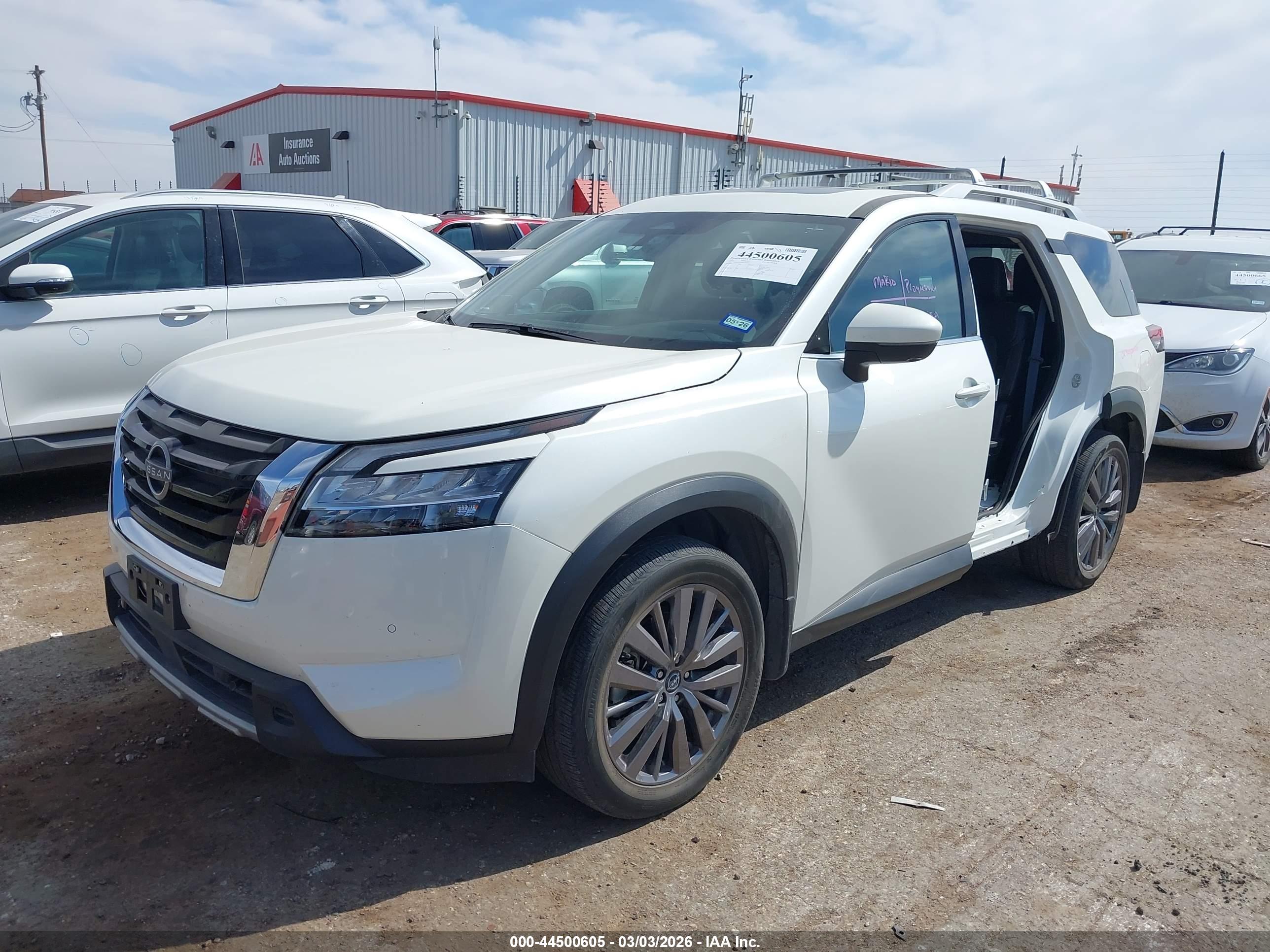 NISSAN PATHFINDER image 2
