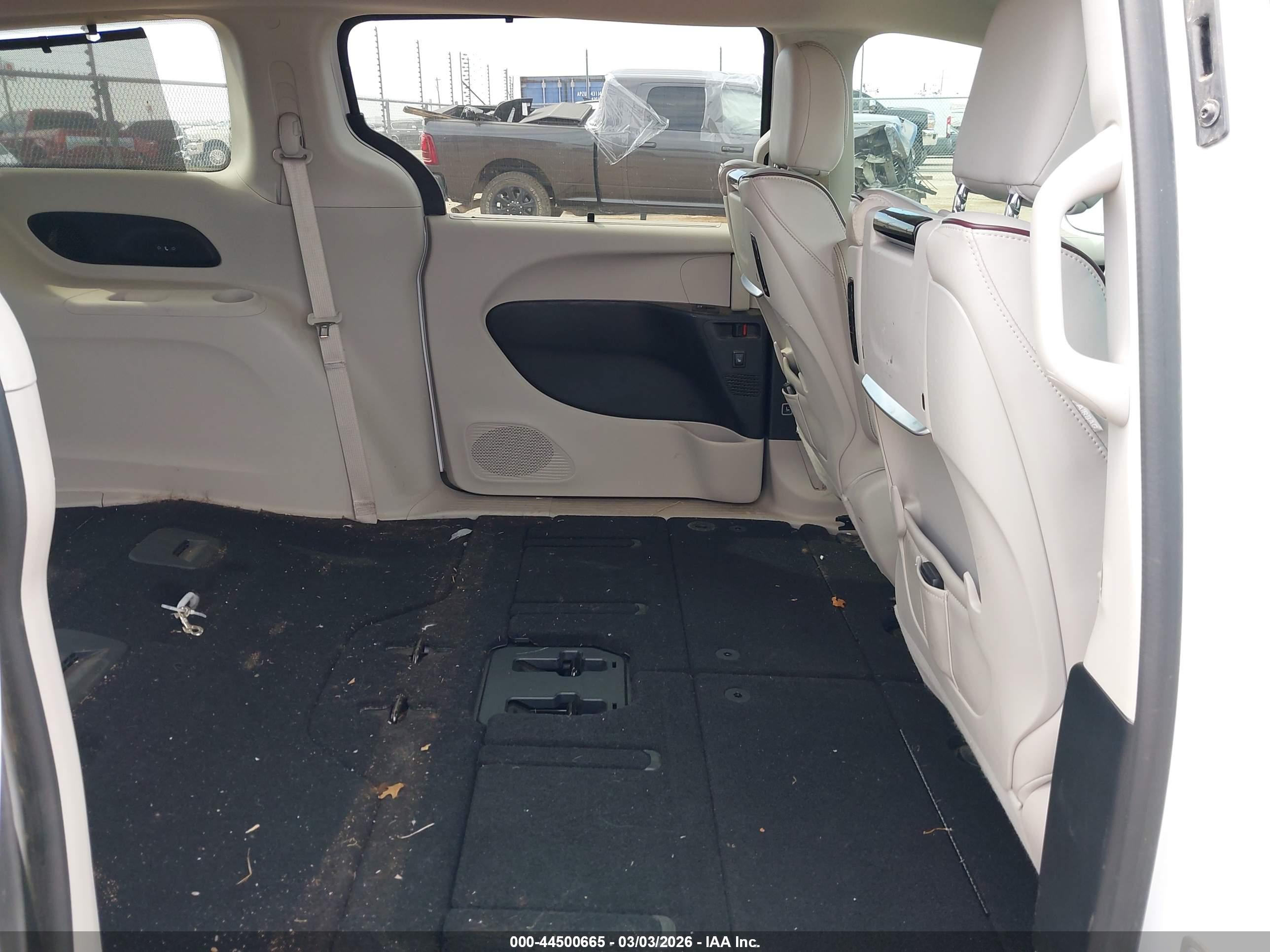 CHRYSLER PACIFICA image 8