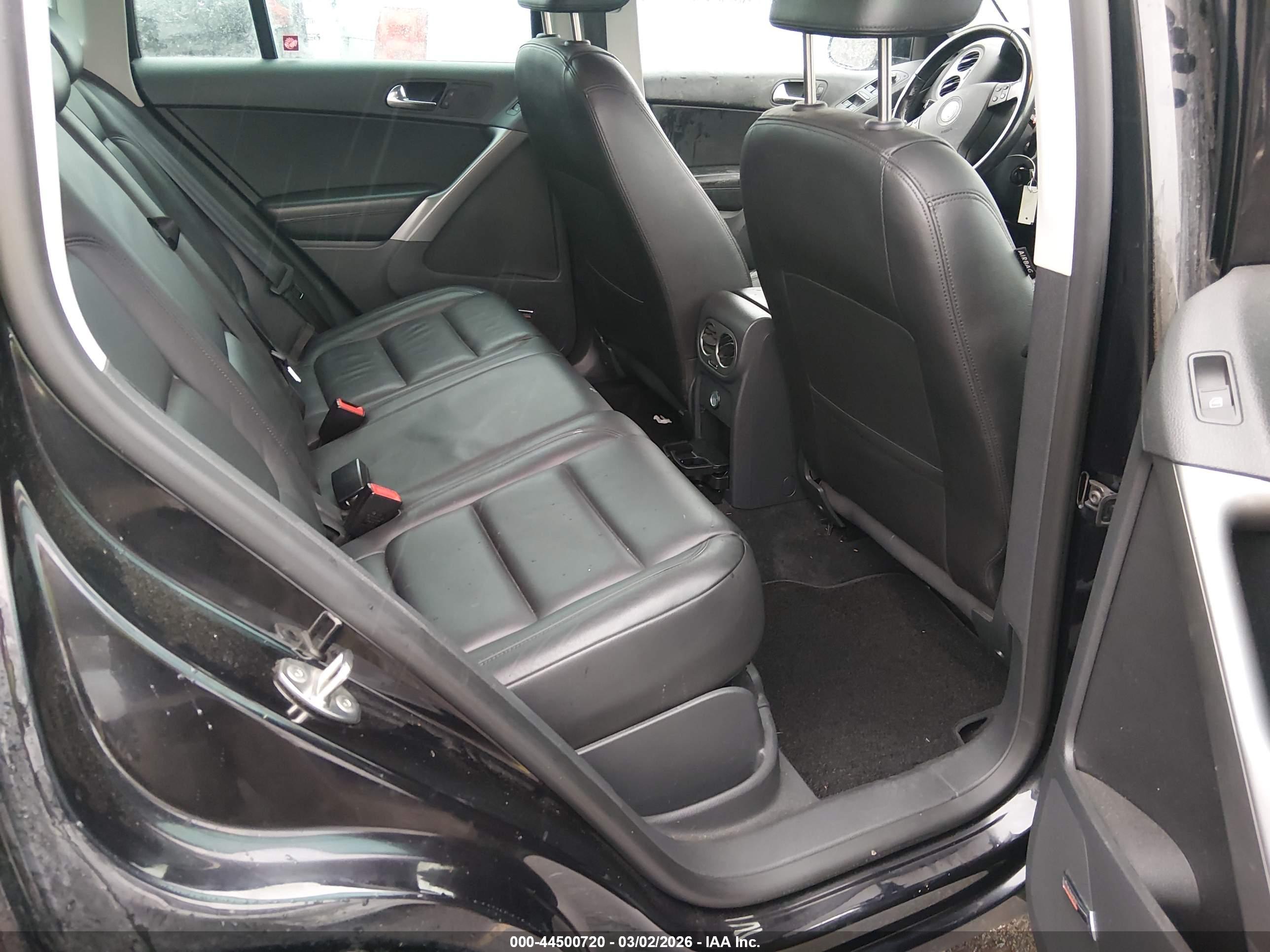 VOLKSWAGEN TIGUAN image 8