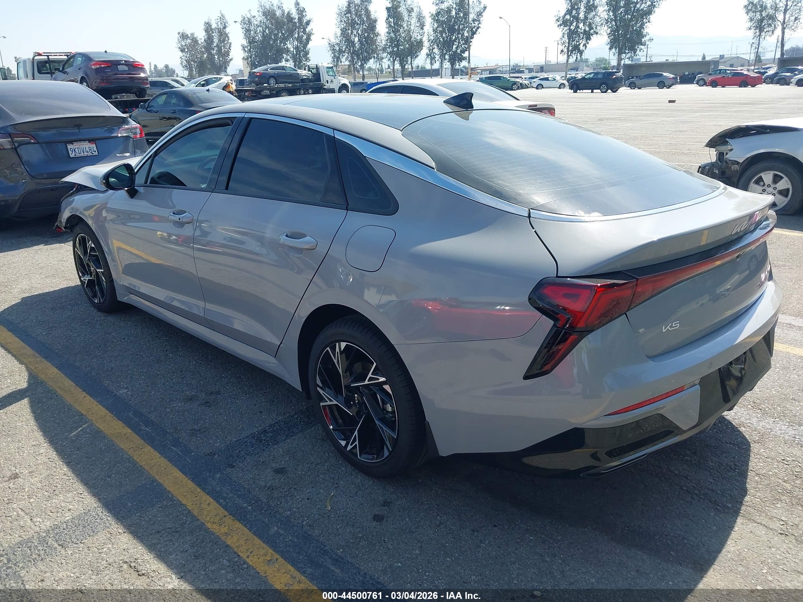 KIA K5 image 3