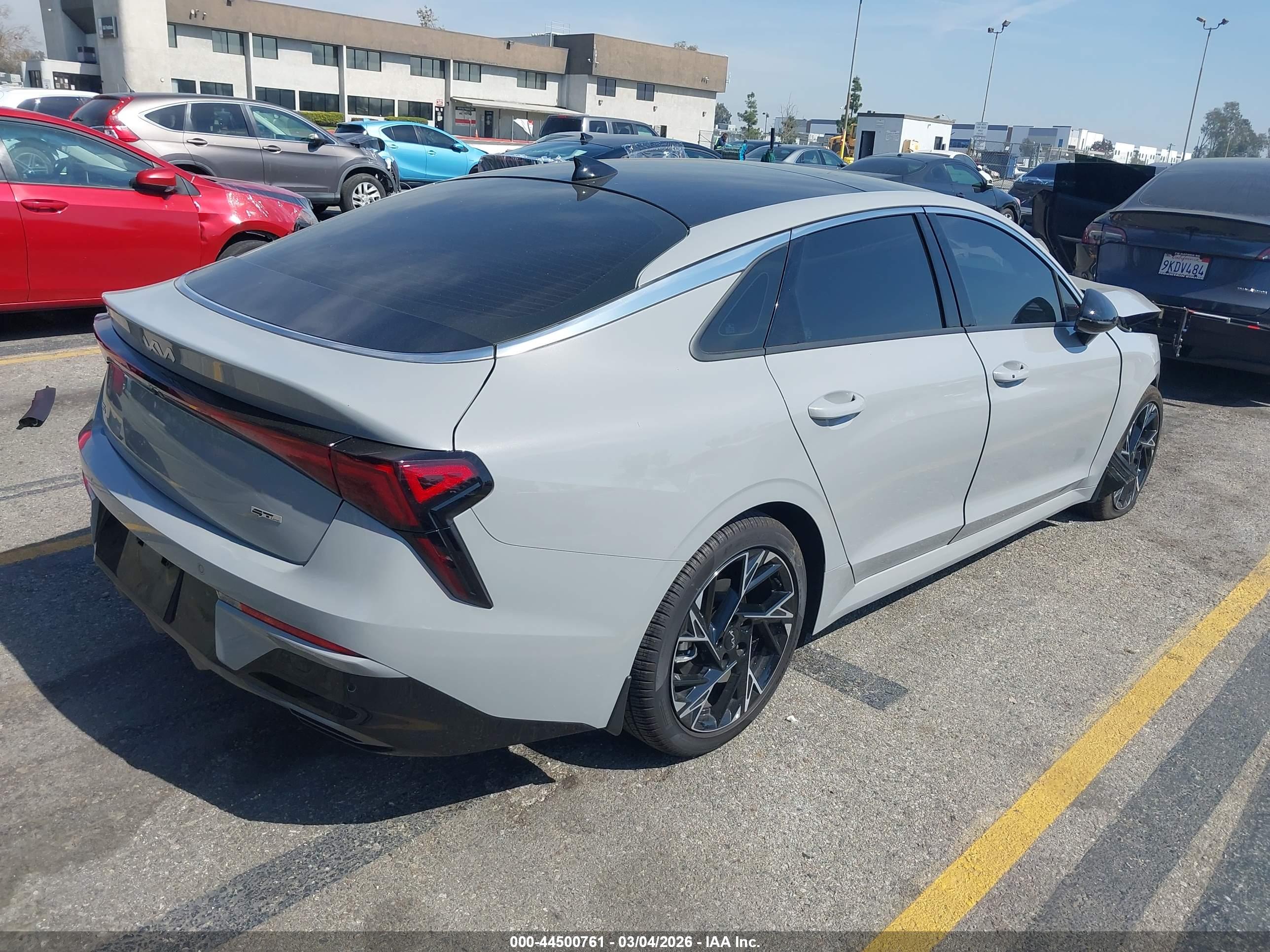 KIA K5 image 4