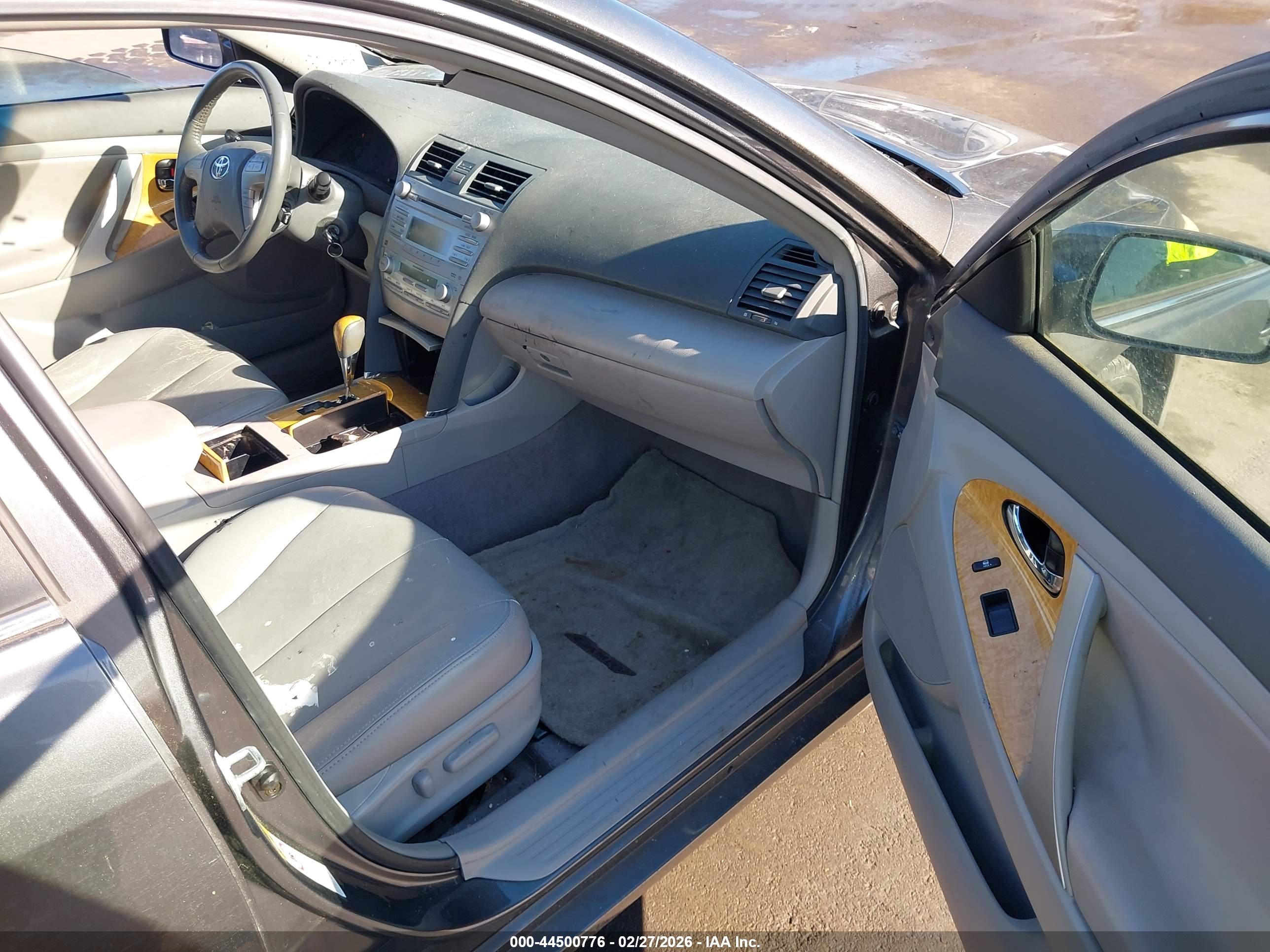 TOYOTA CAMRY image 5