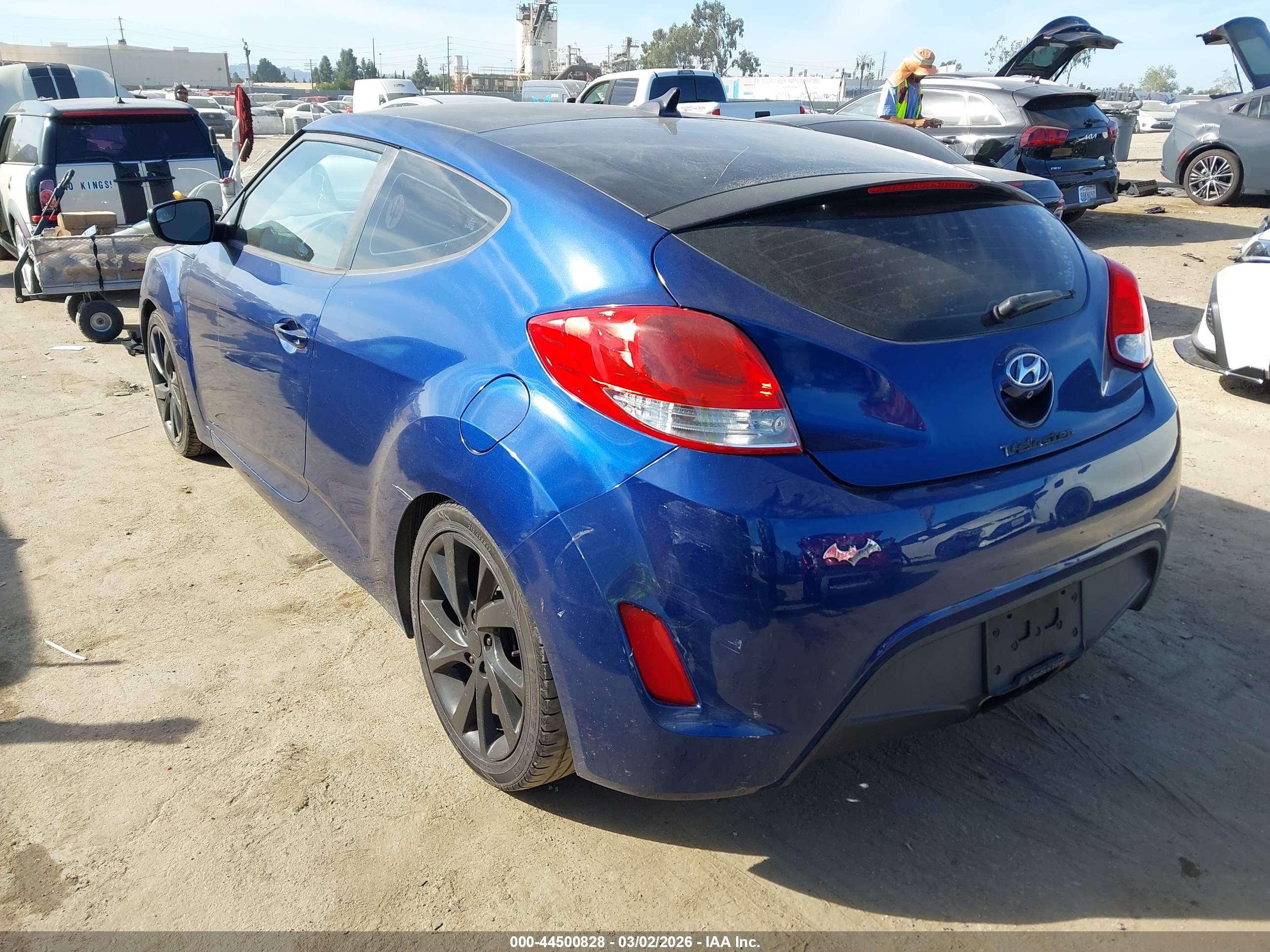 HYUNDAI VELOSTER image 3