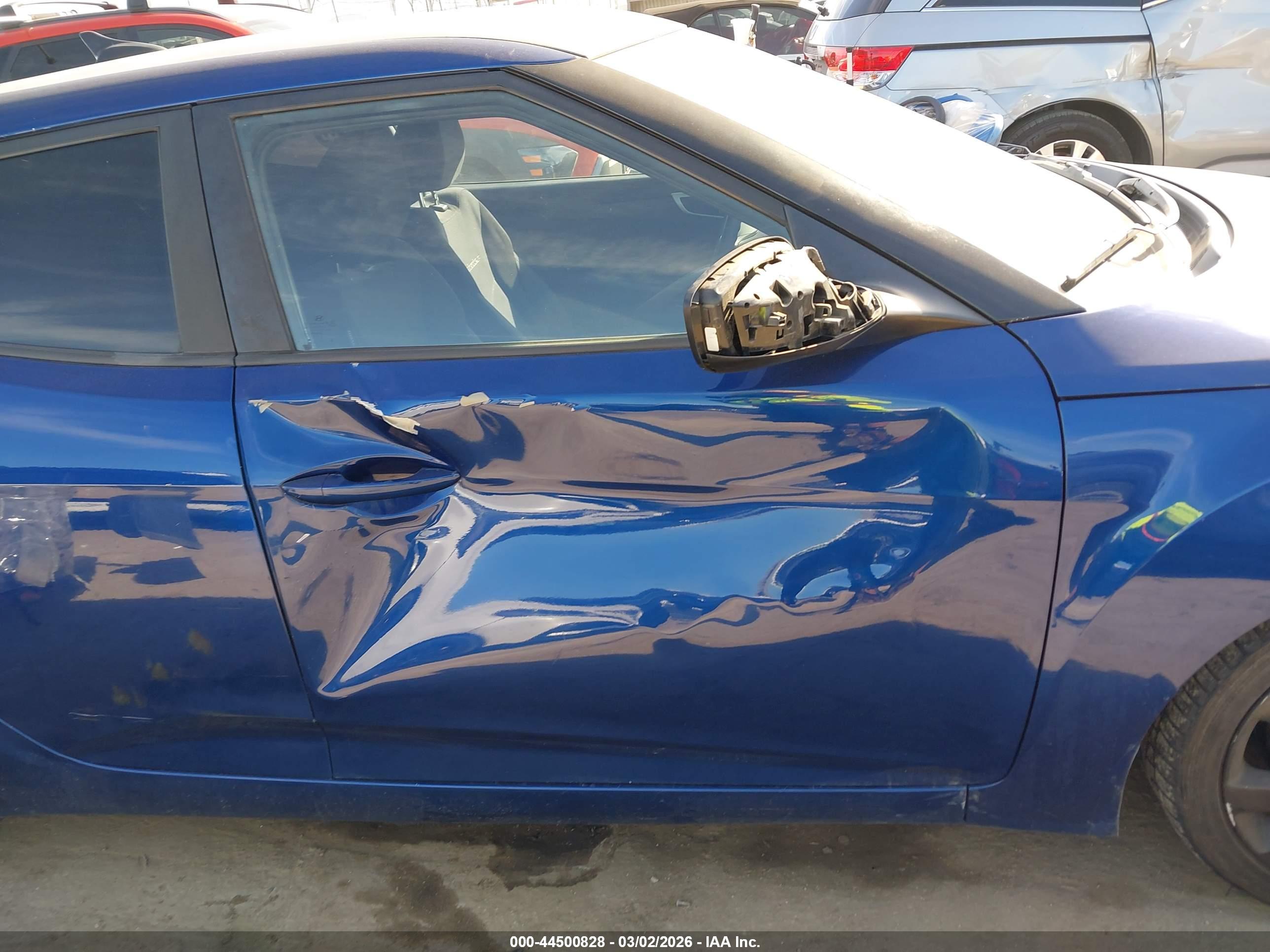 HYUNDAI VELOSTER image 6