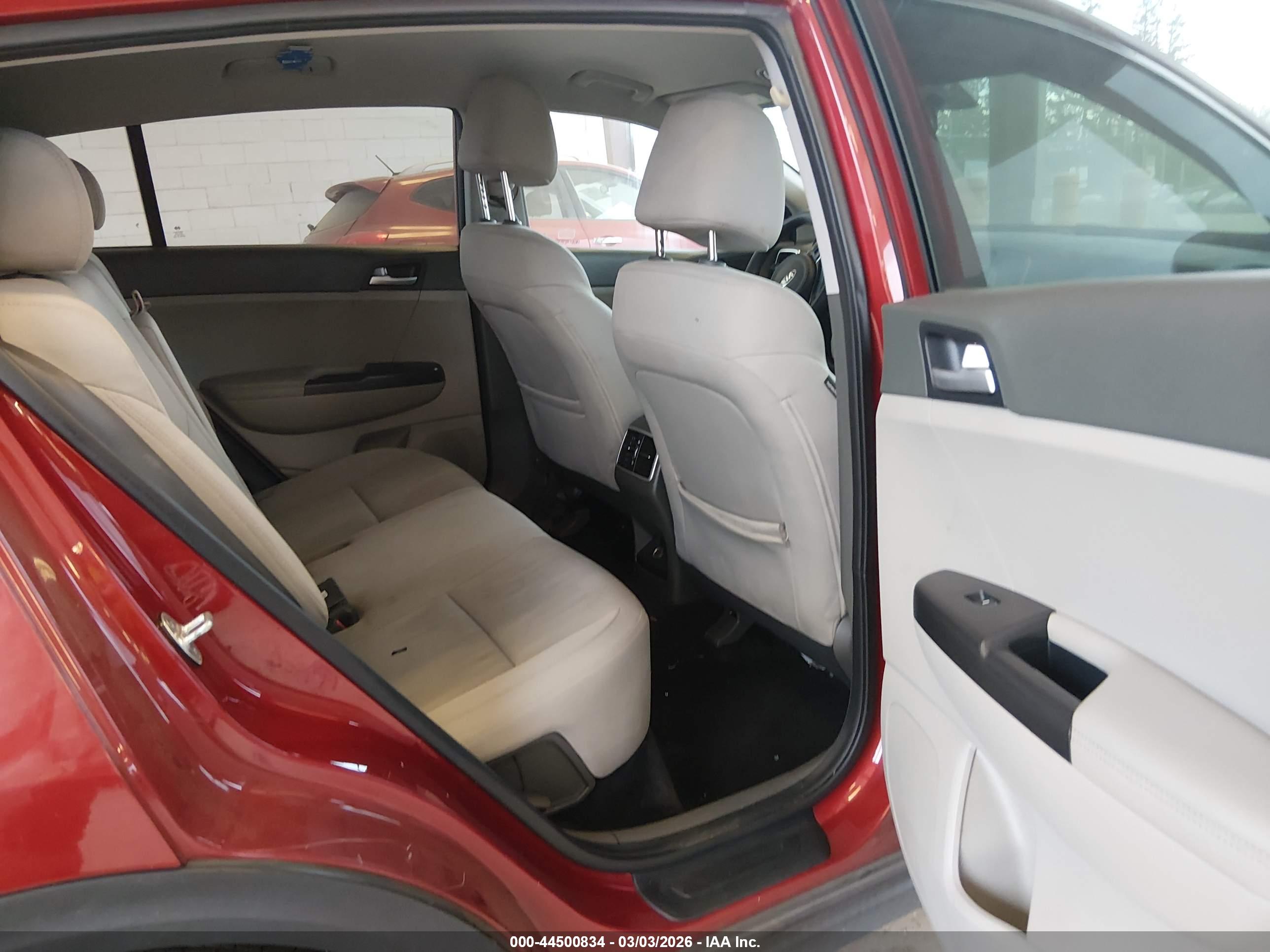 KIA SPORTAGE image 8
