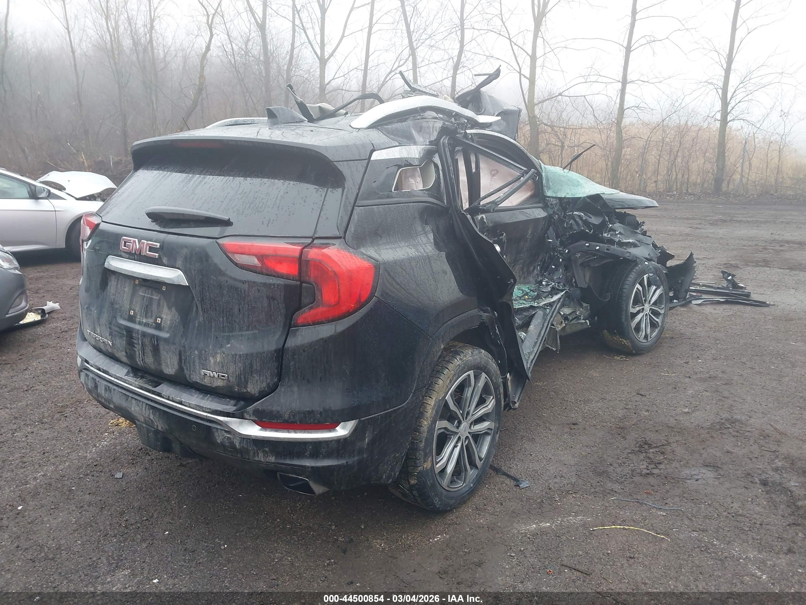 GMC TERRAIN image 4