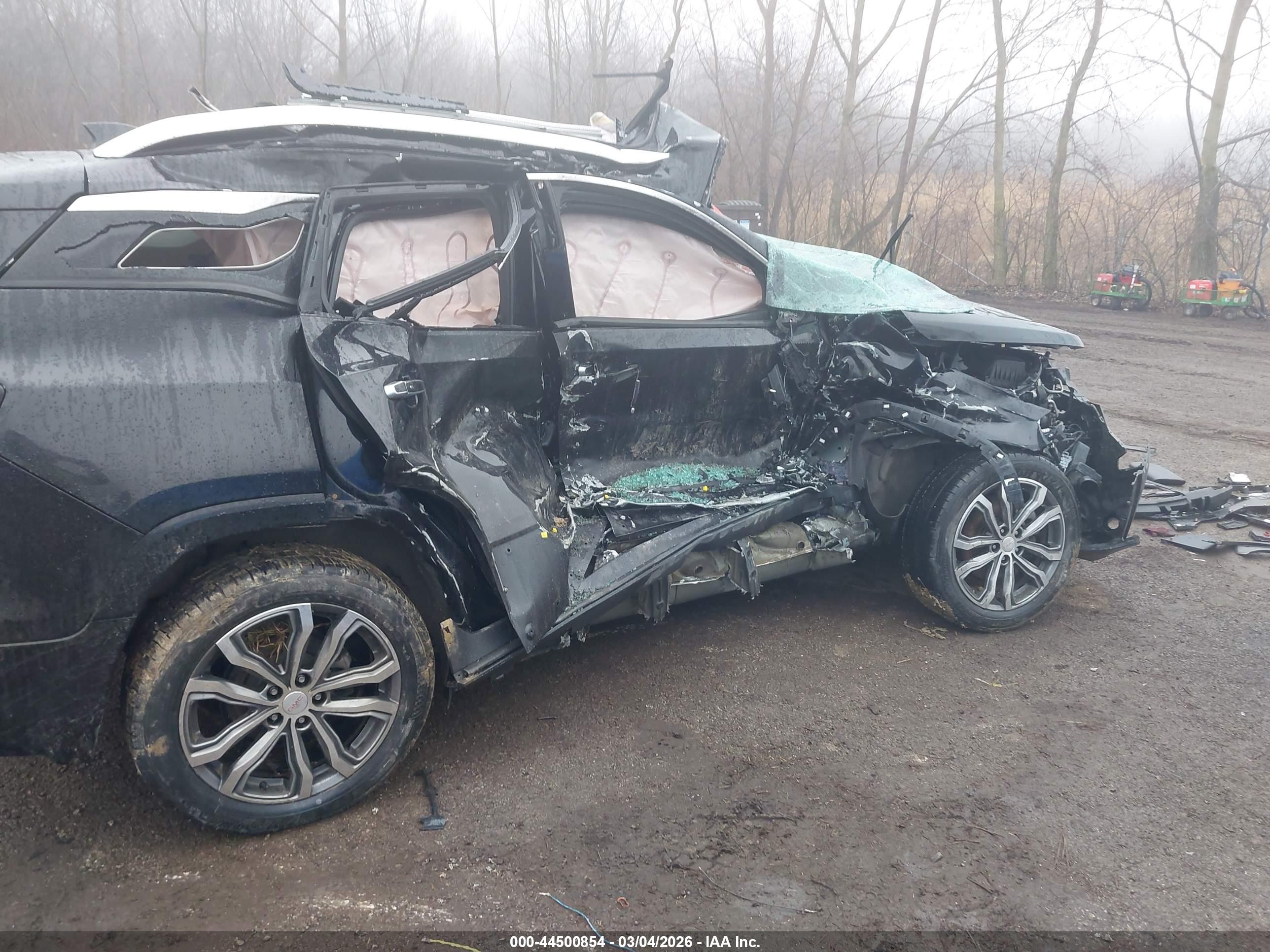 GMC TERRAIN image 6