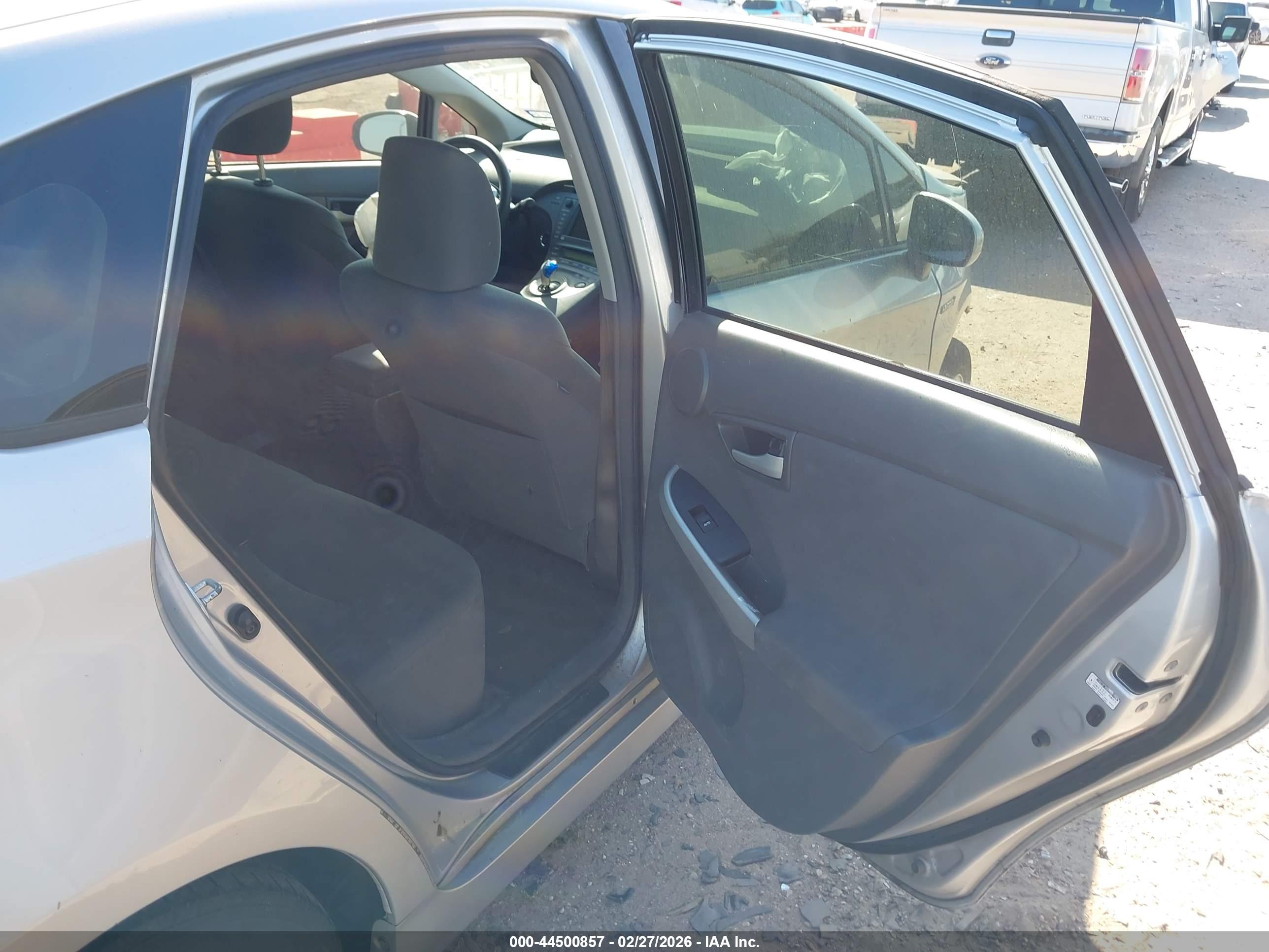 TOYOTA PRIUS image 8