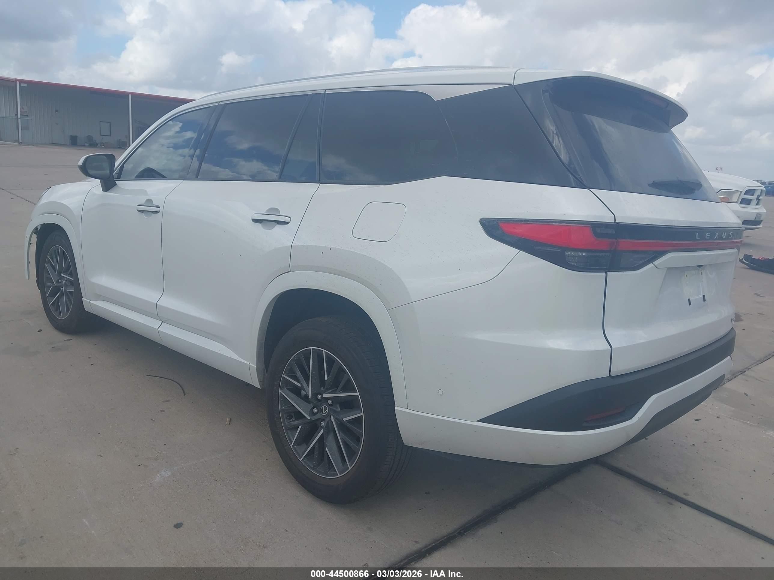 LEXUS TX image 3