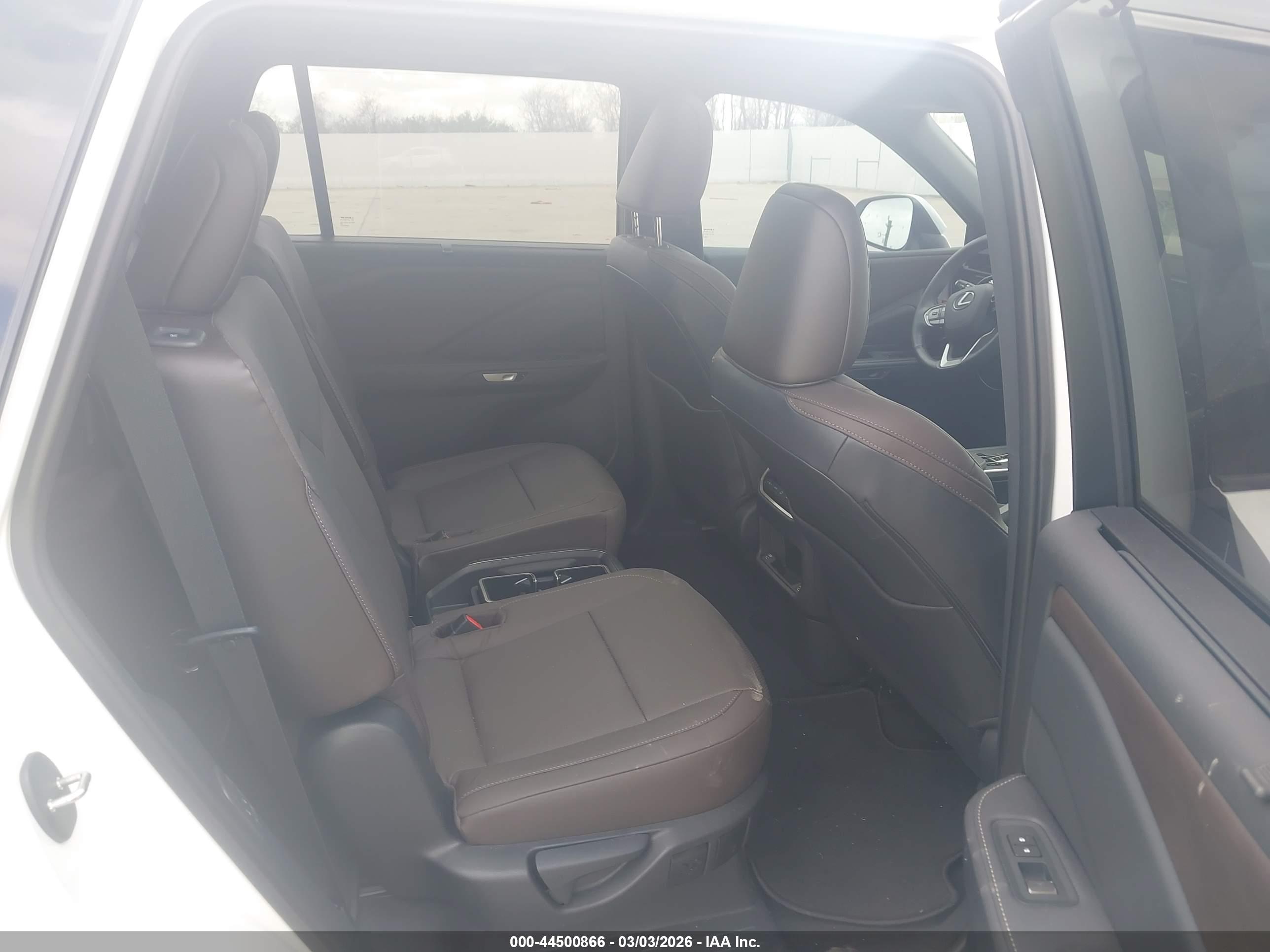 LEXUS TX image 8