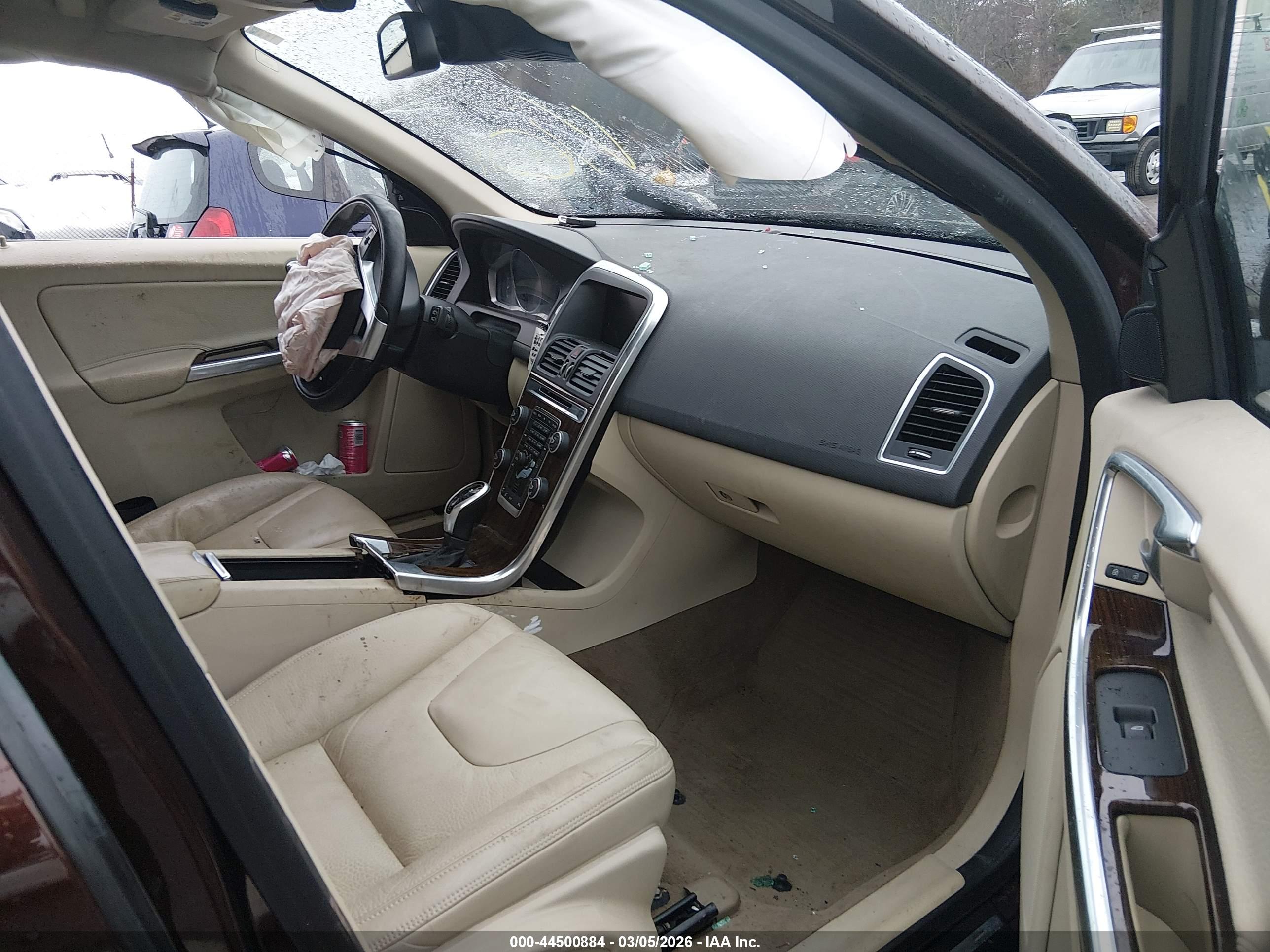 VOLVO XC60 image 5