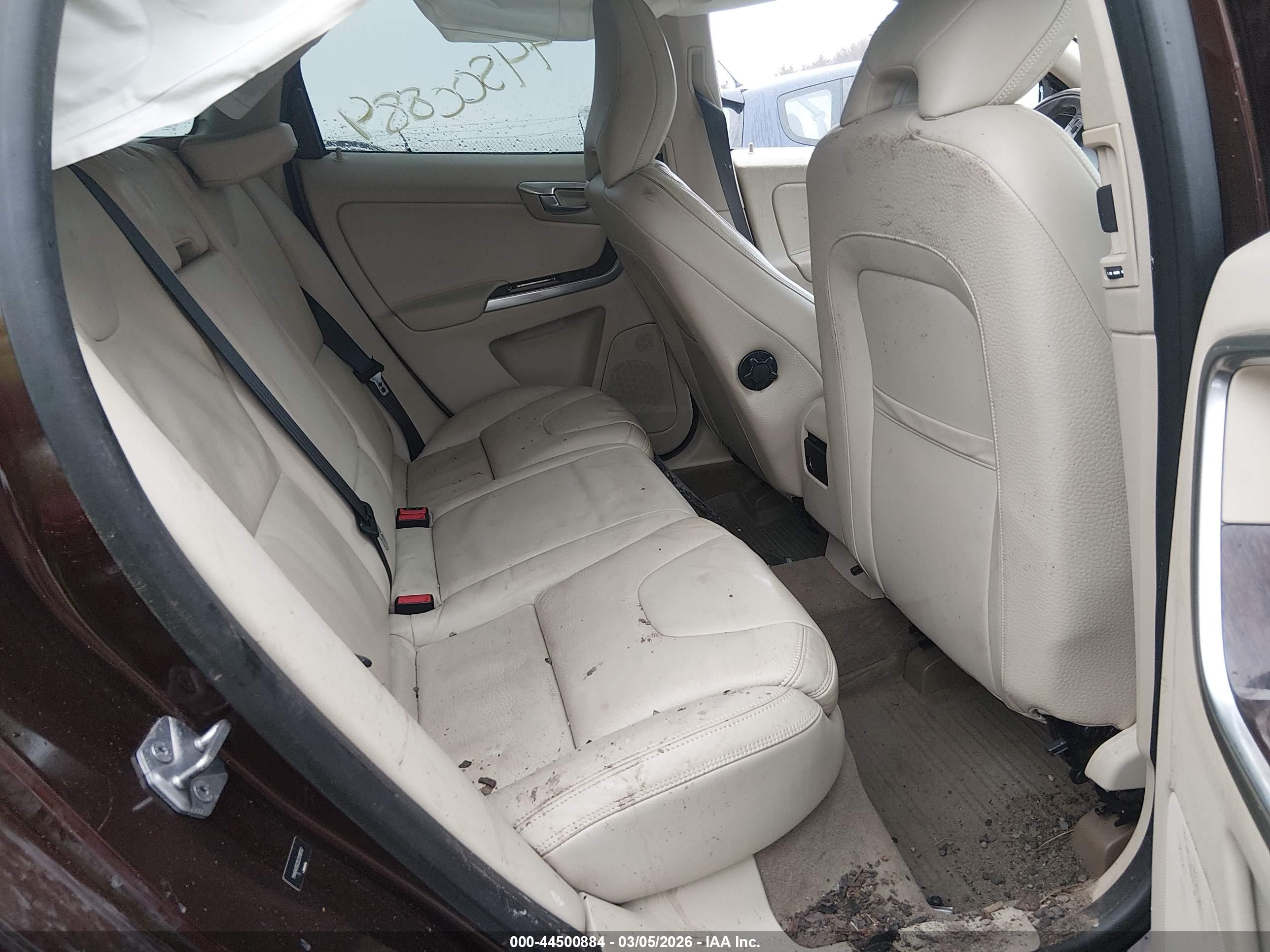 VOLVO XC60 image 8