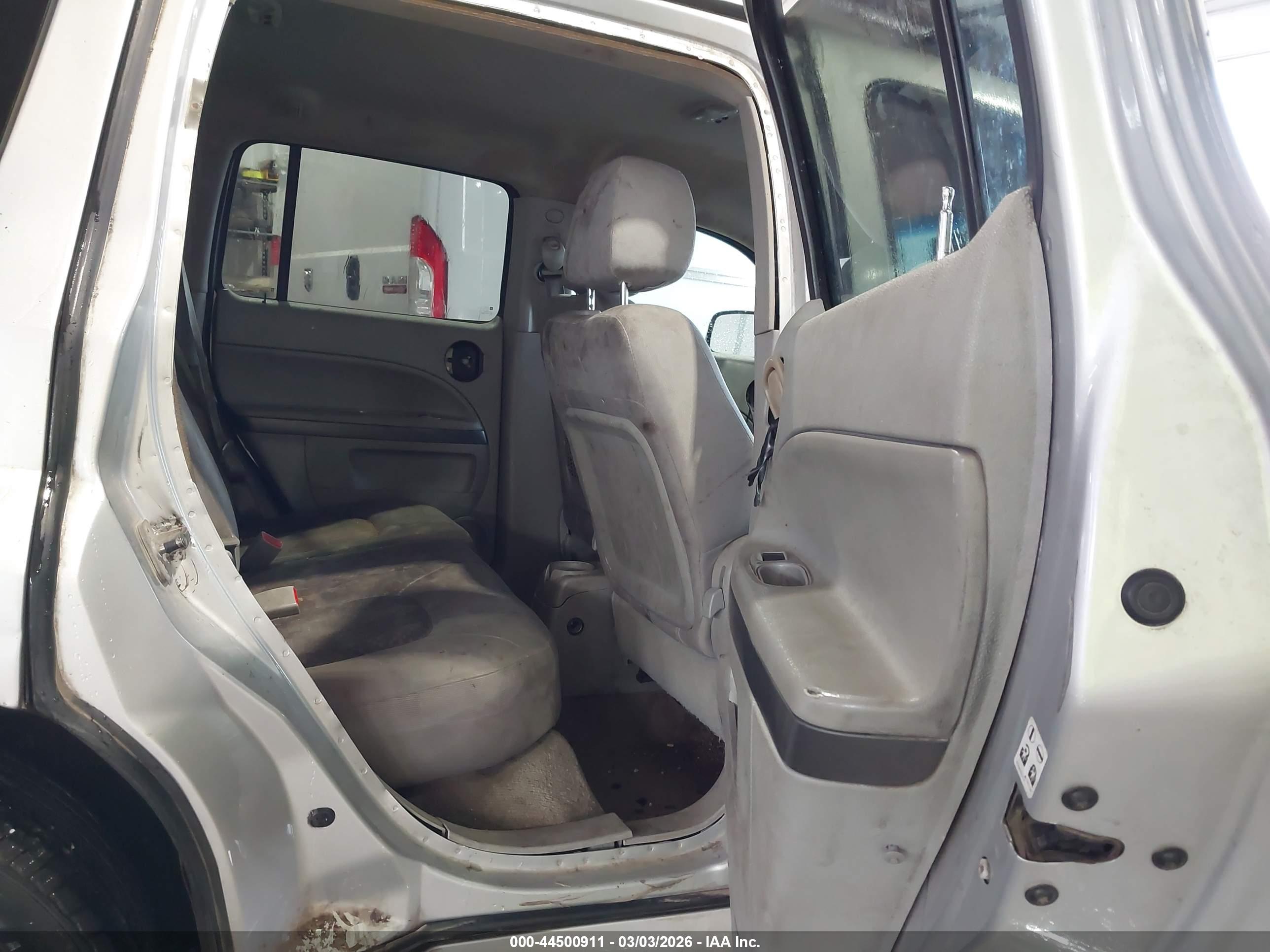 CHEVROLET HHR image 8