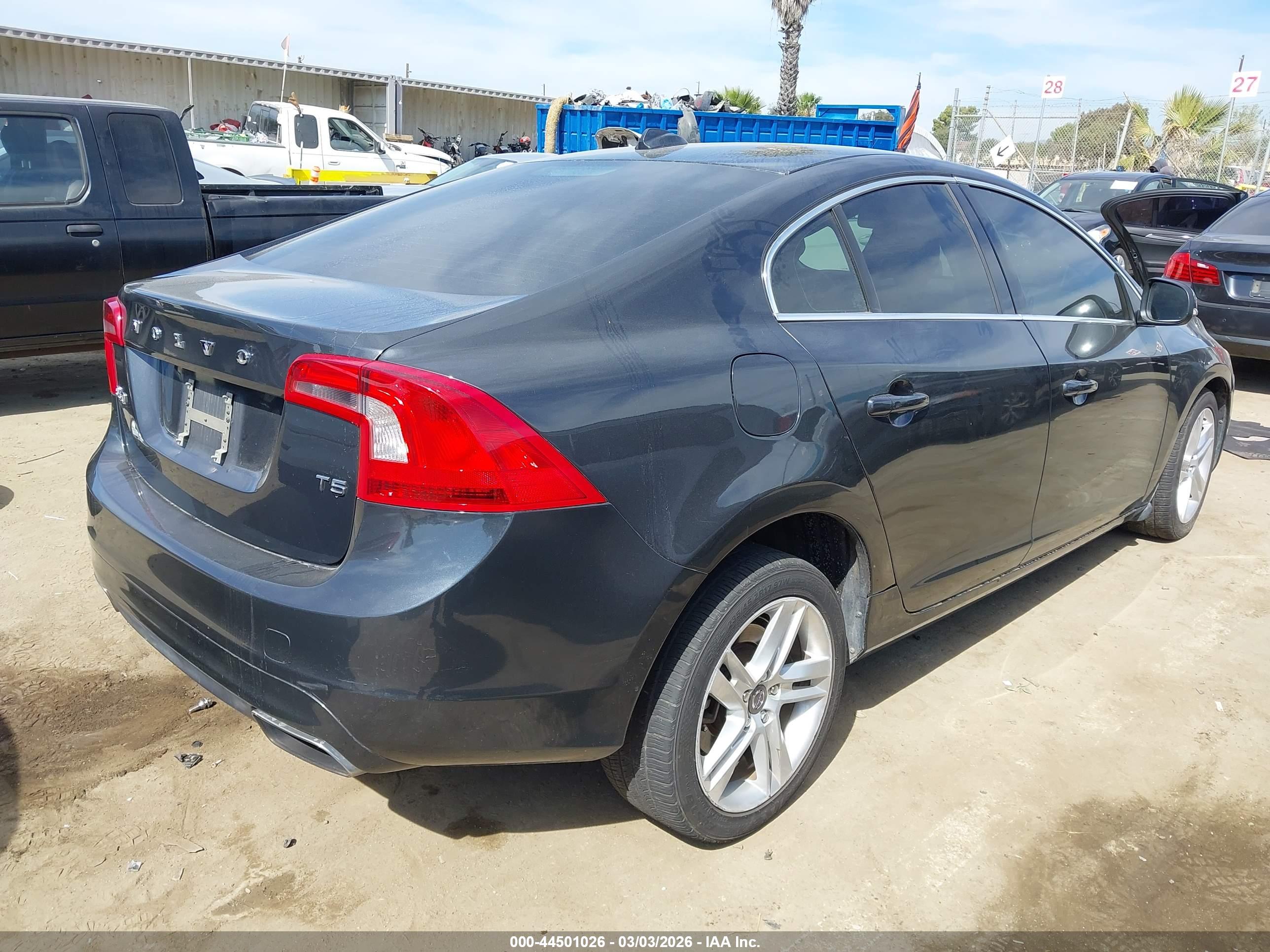 VOLVO S60 image 4