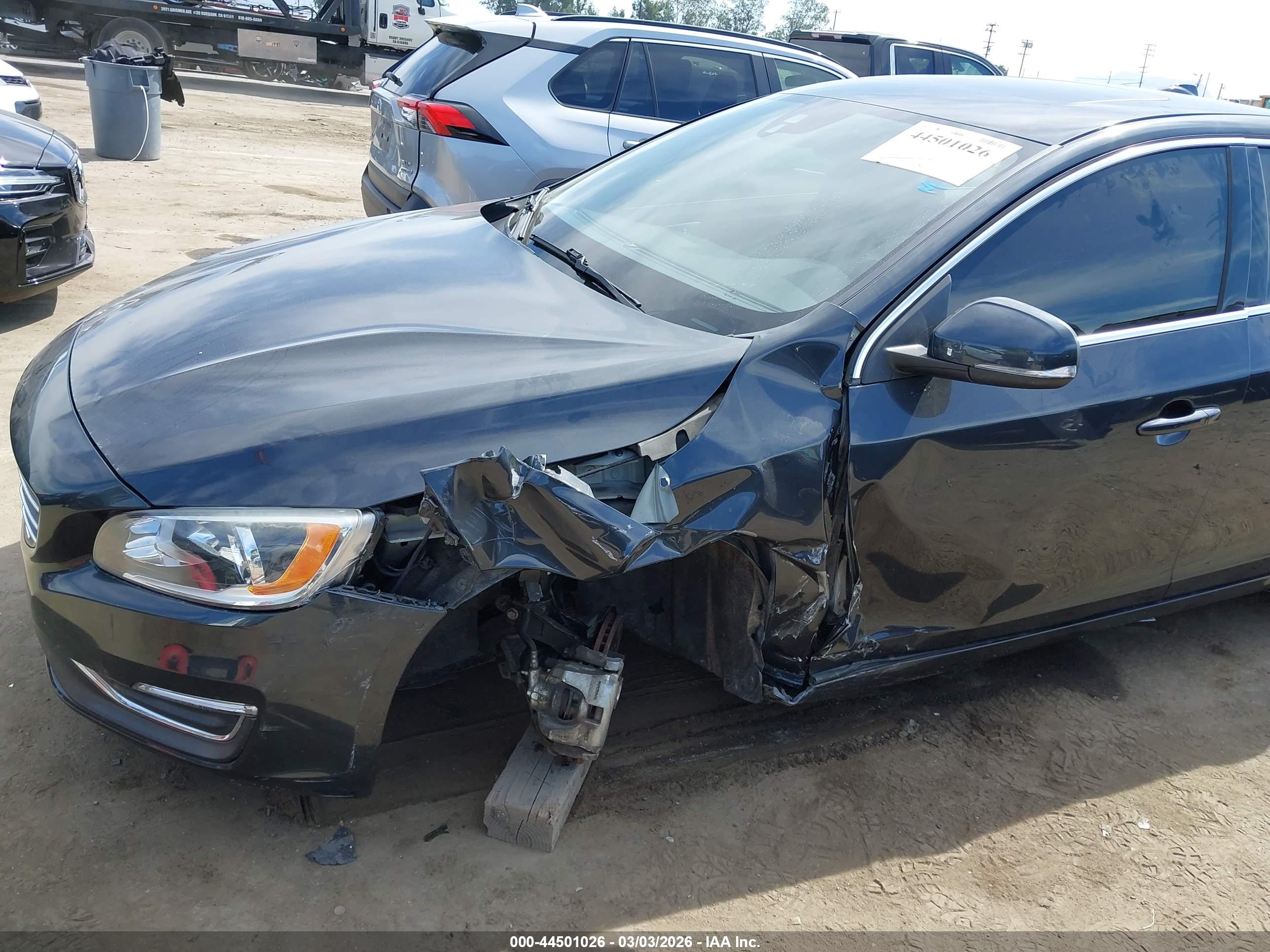 VOLVO S60 image 6
