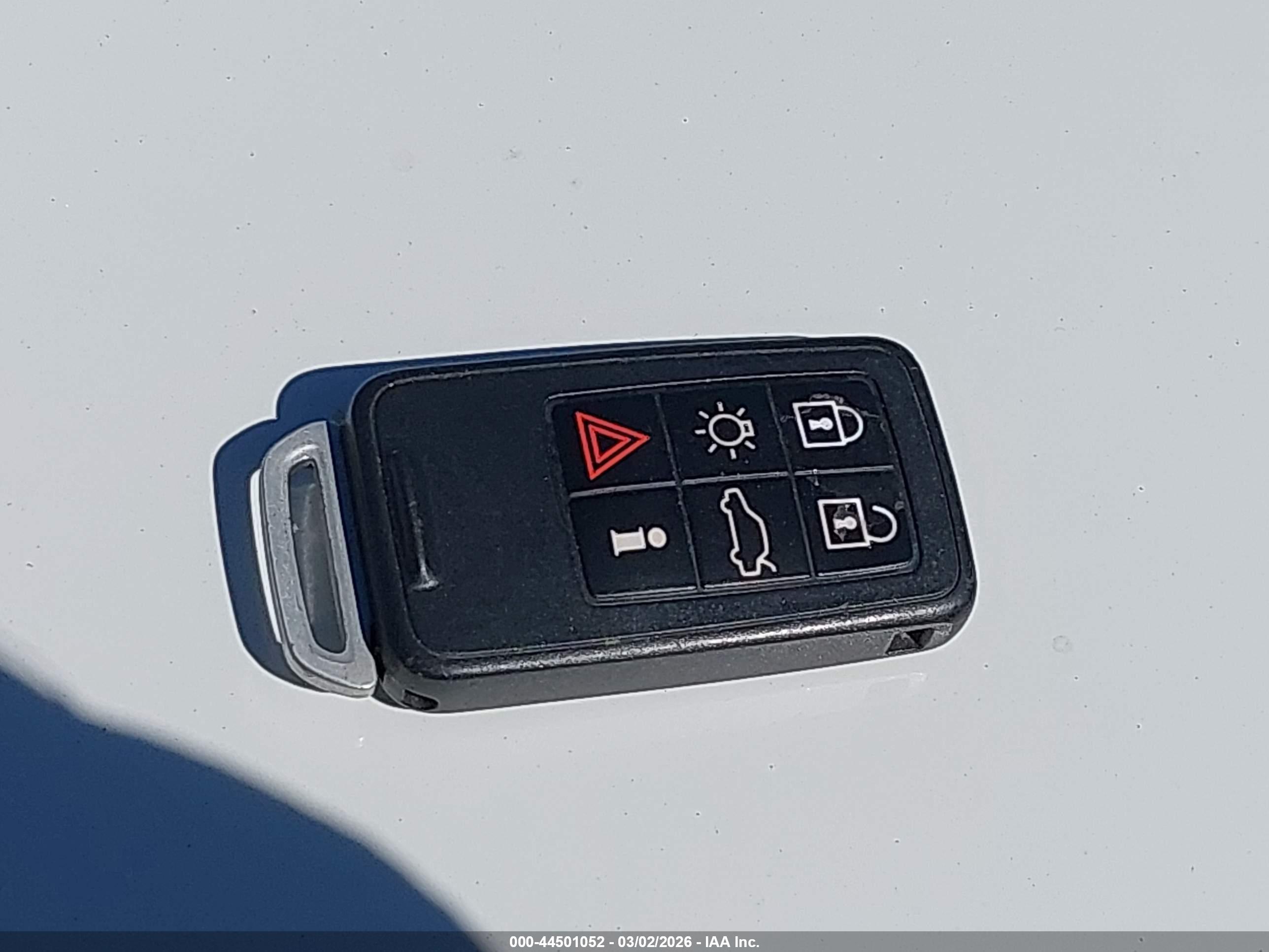 VOLVO S60 image 11