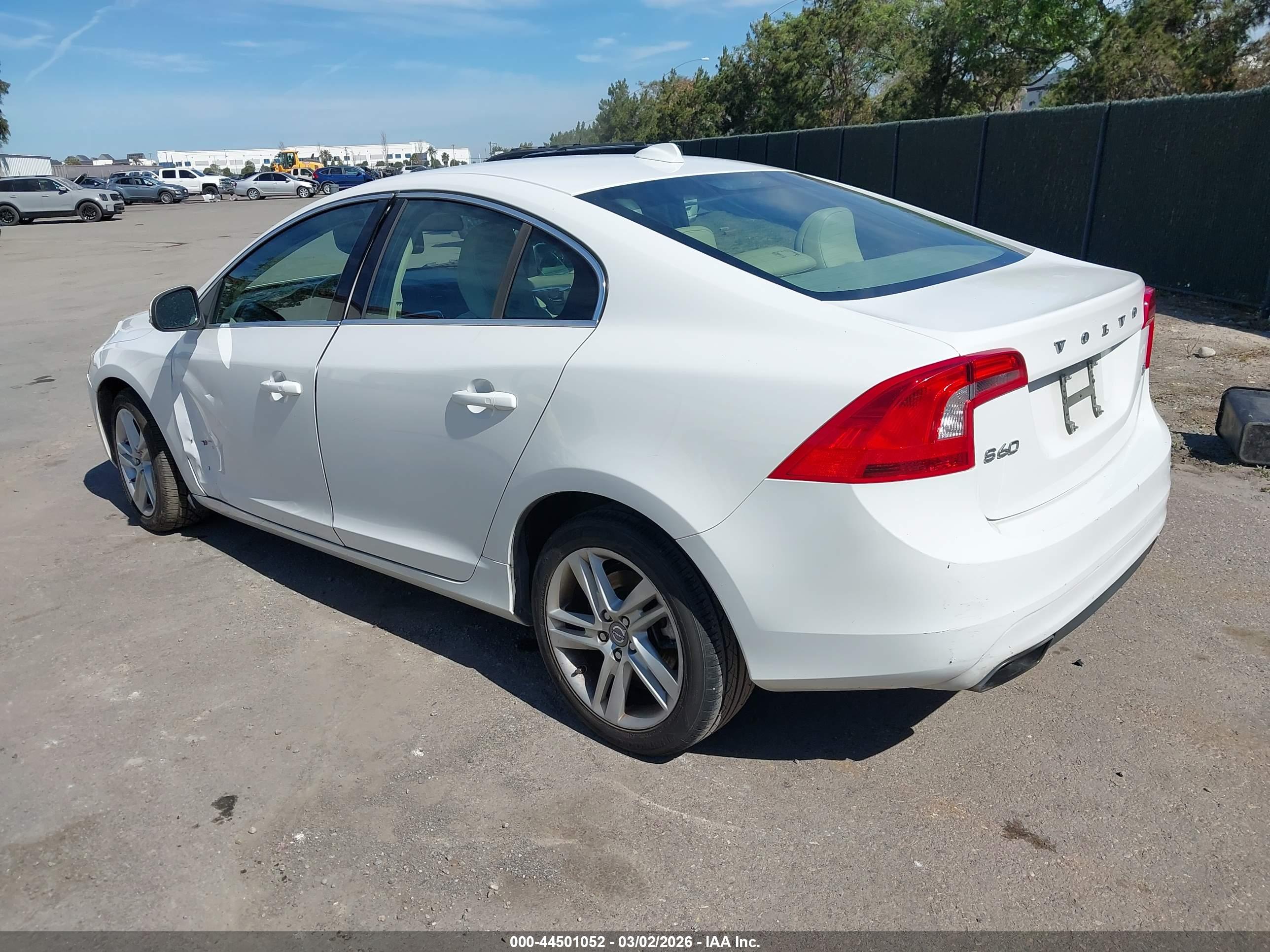 VOLVO S60 image 3