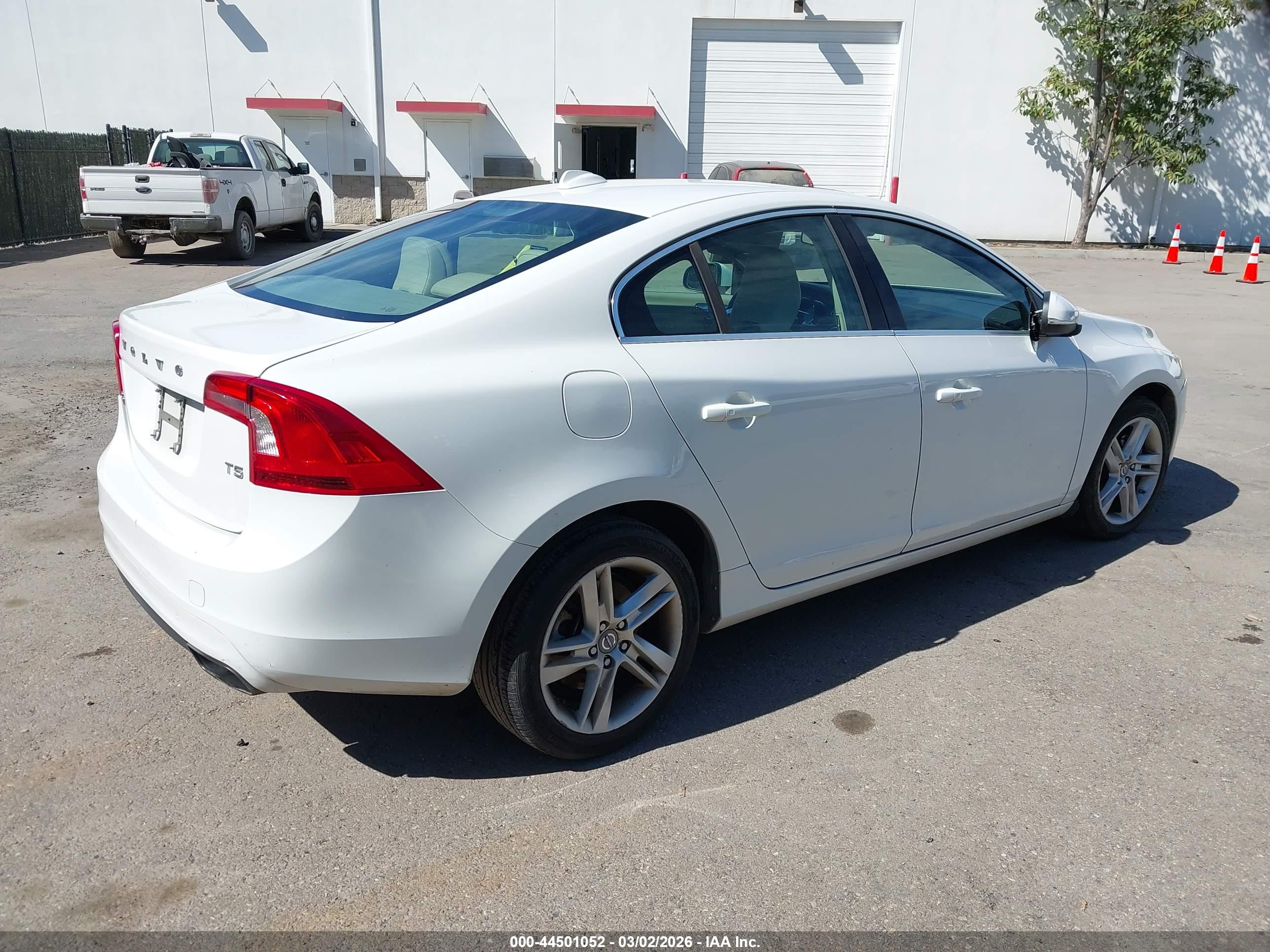 VOLVO S60 image 4