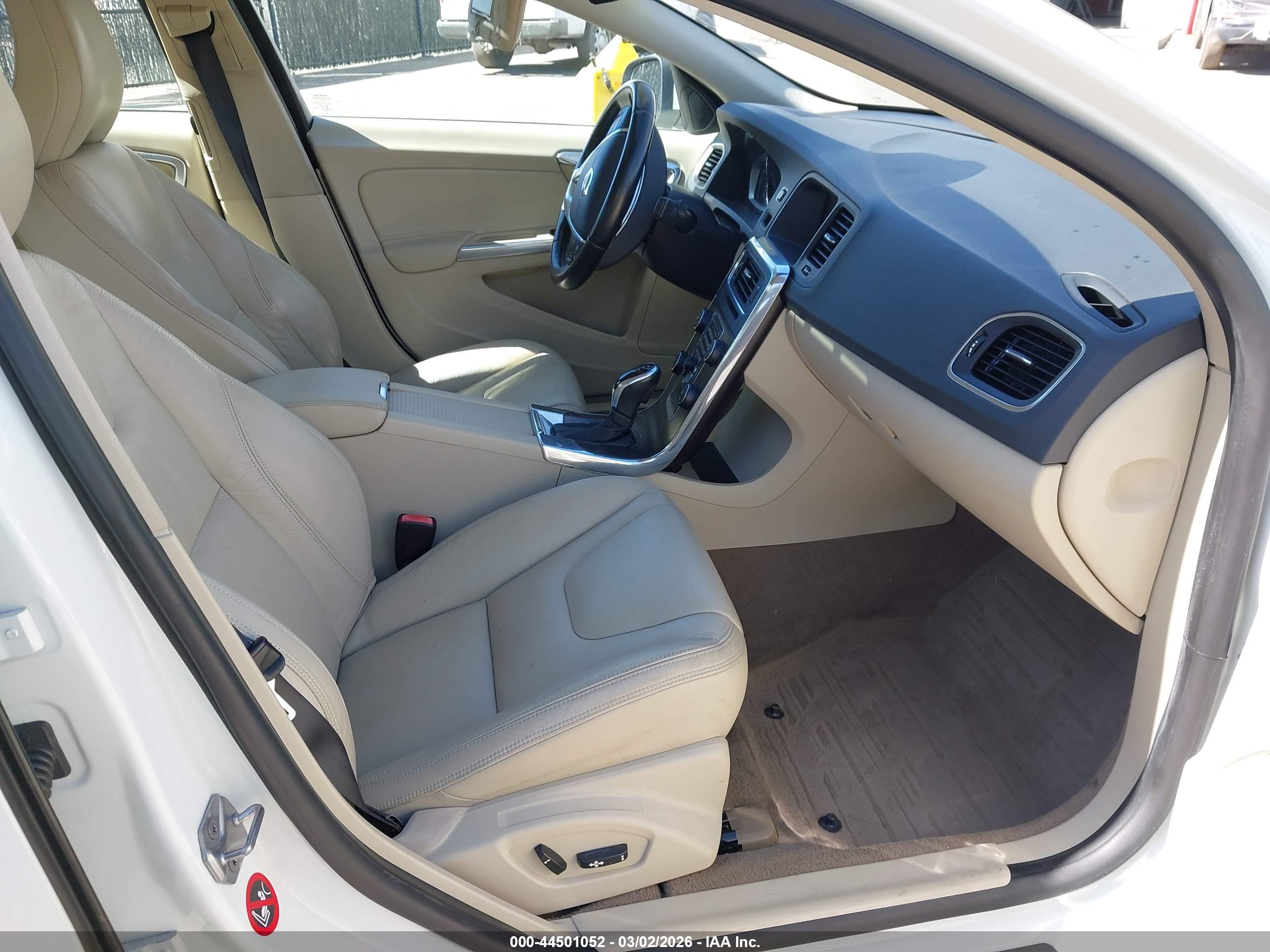 VOLVO S60 image 5