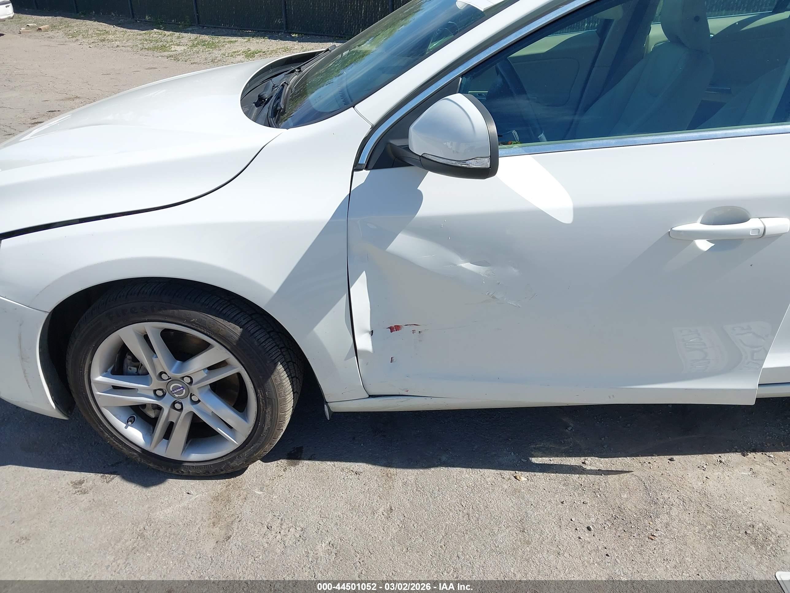 VOLVO S60 image 6