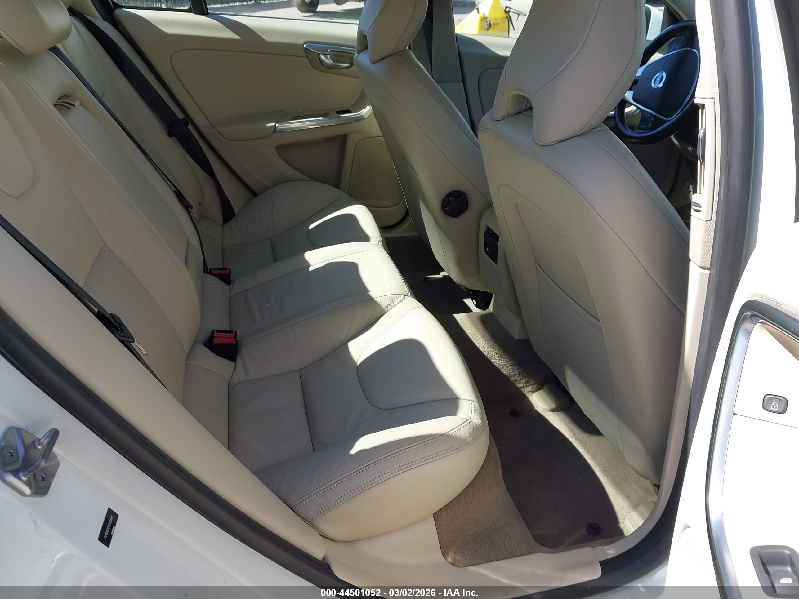 VOLVO S60 image 8