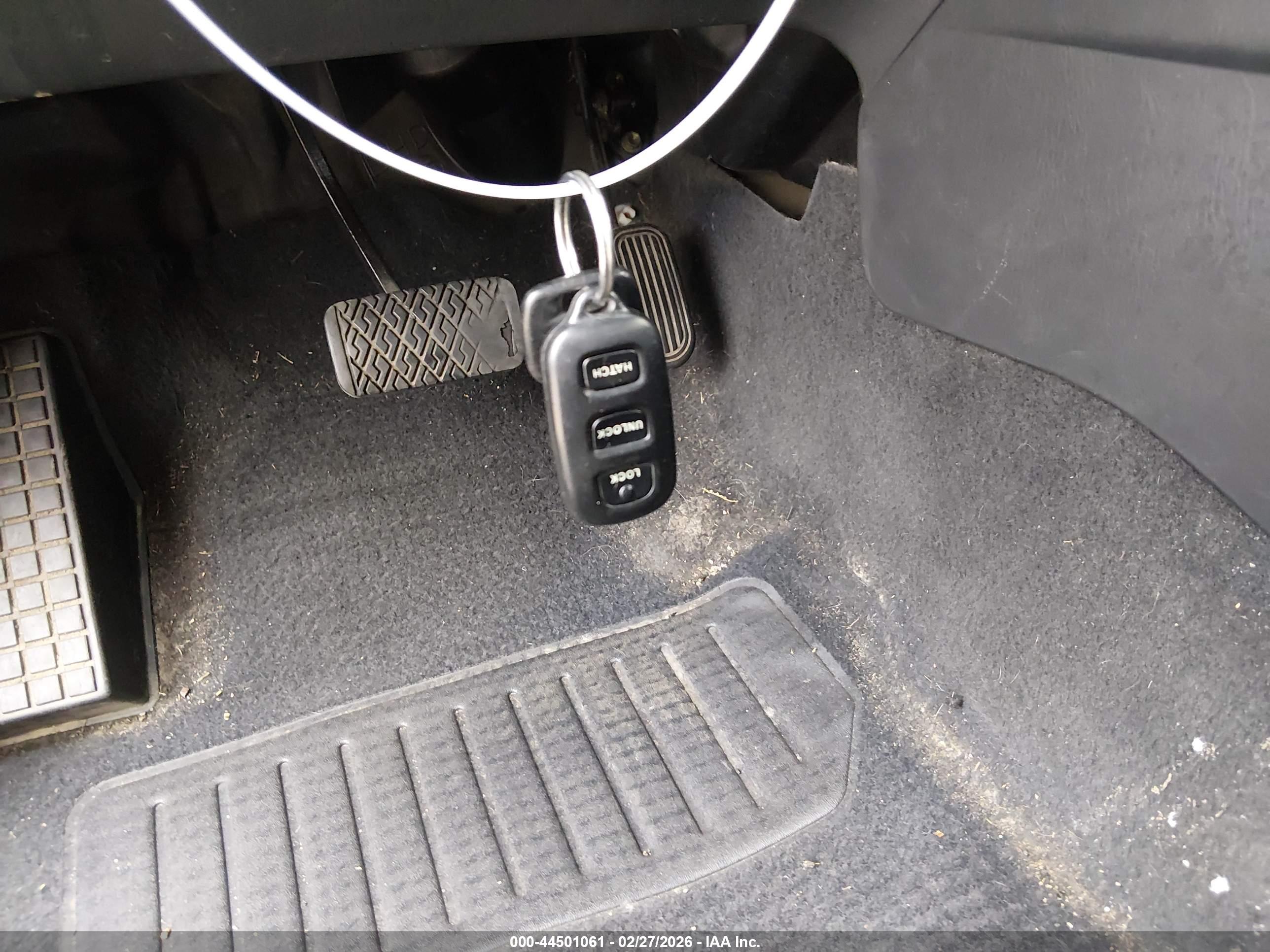 PONTIAC VIBE image 11