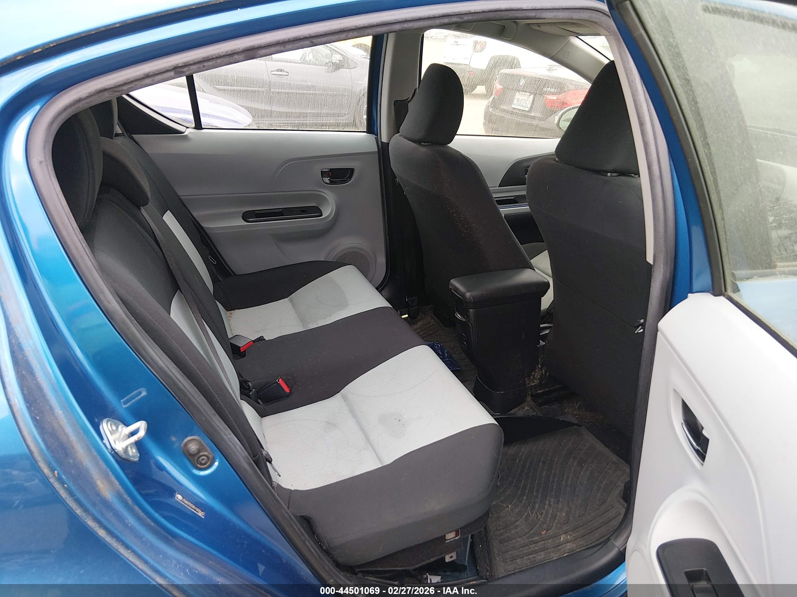 TOYOTA PRIUS image 8
