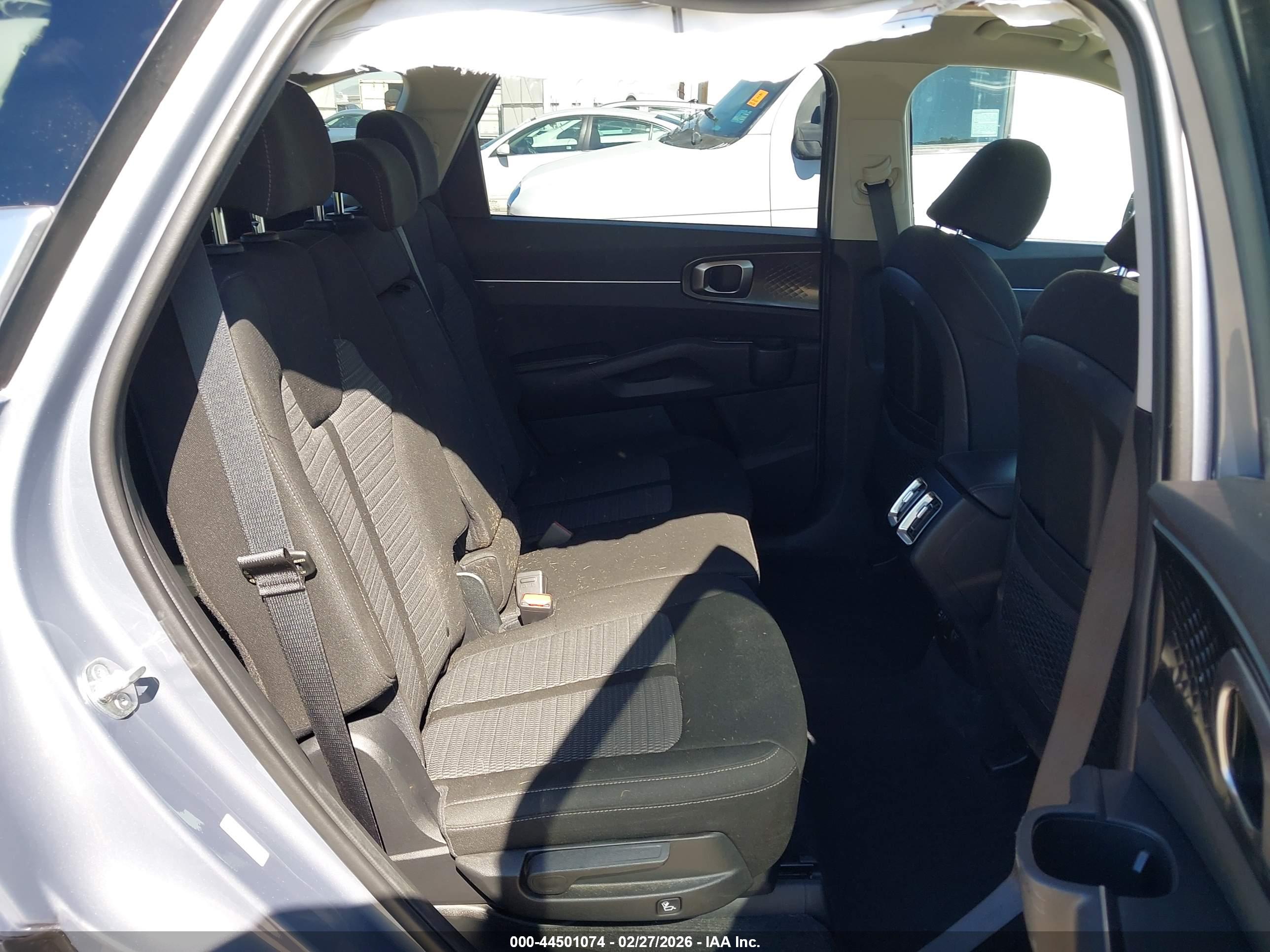 KIA SORENTO image 8